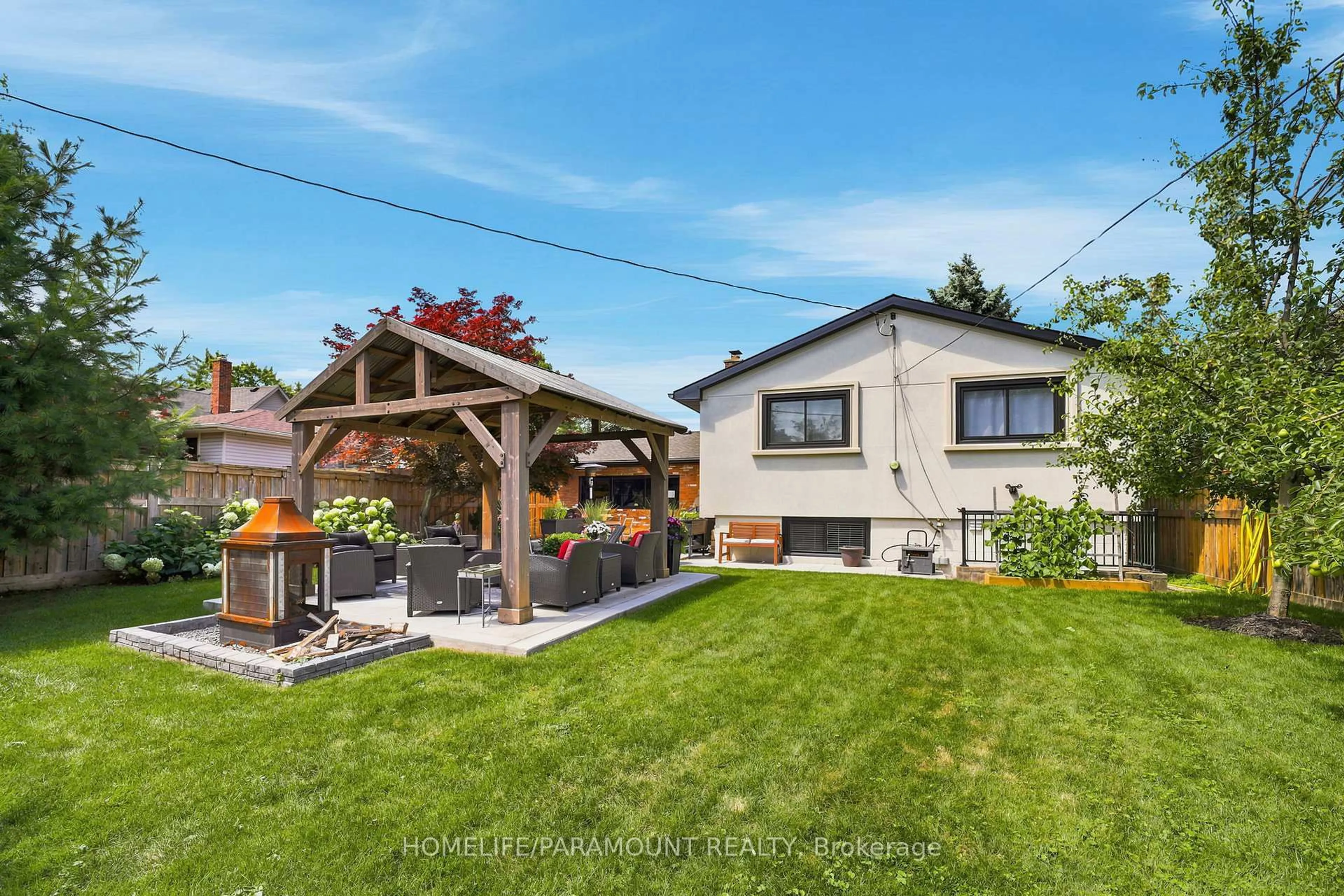 Patio, street for 543 Limerick Rd, Burlington Ontario L7L 2K5
