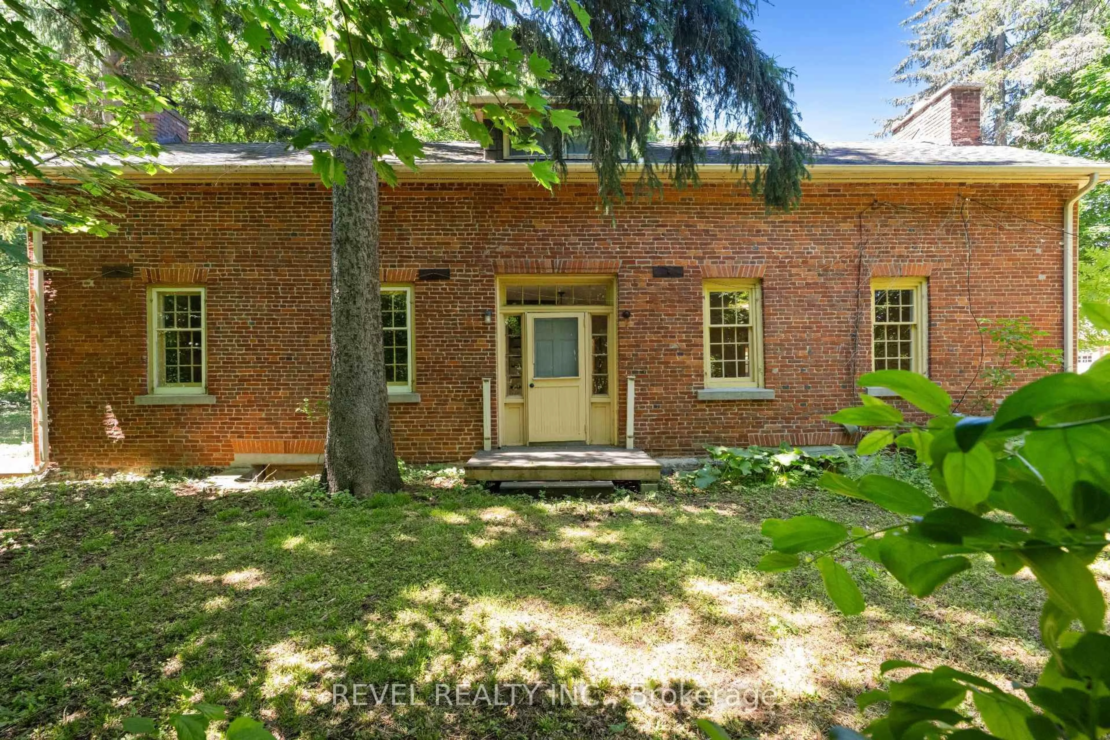 Home with brick exterior material, building for 41 Mill St, Mississauga Ontario L5M 1Y3