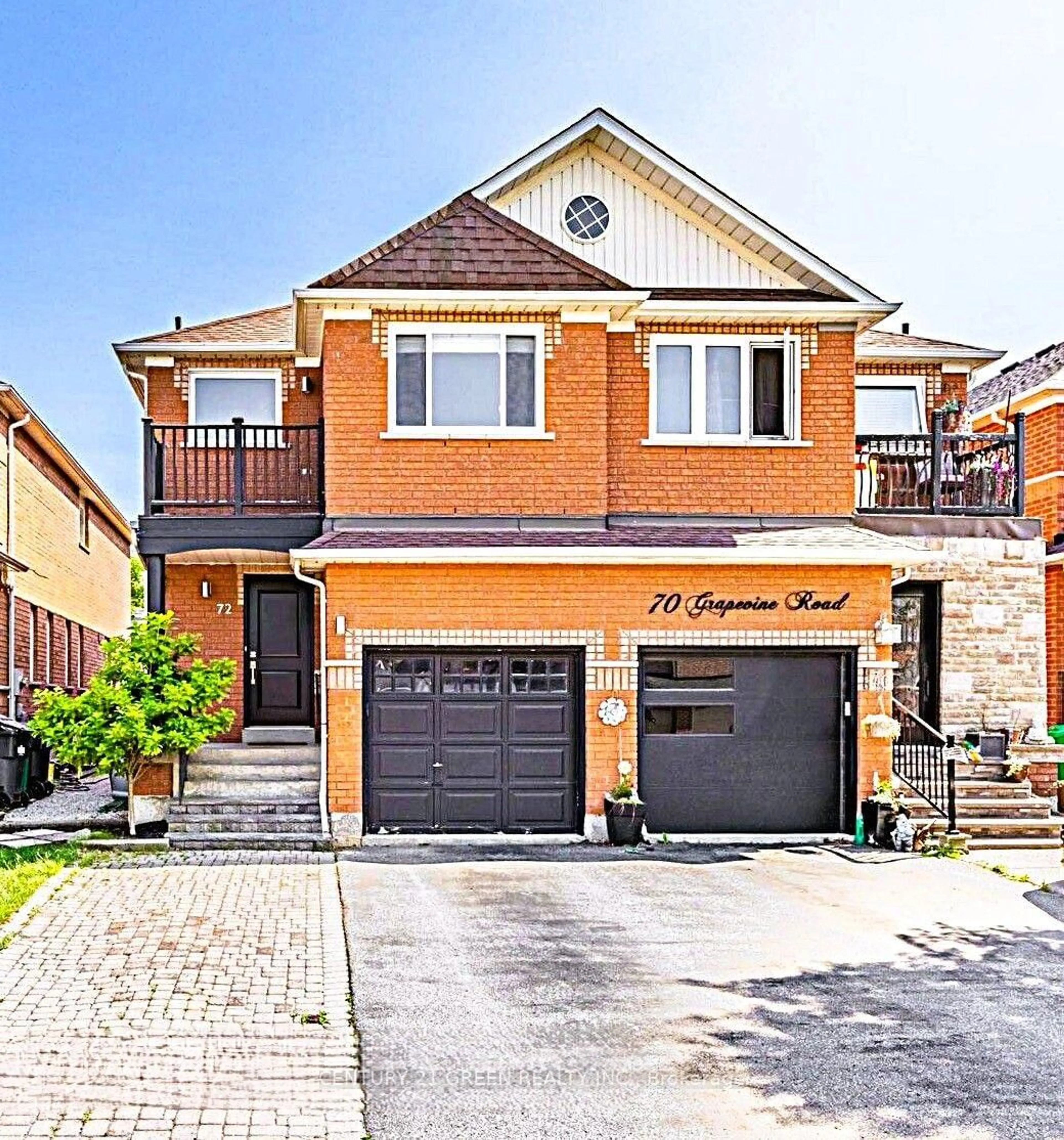 Home with brick exterior material, street for 72 Grapevine Rd, Caledon Ontario L7E 2R3