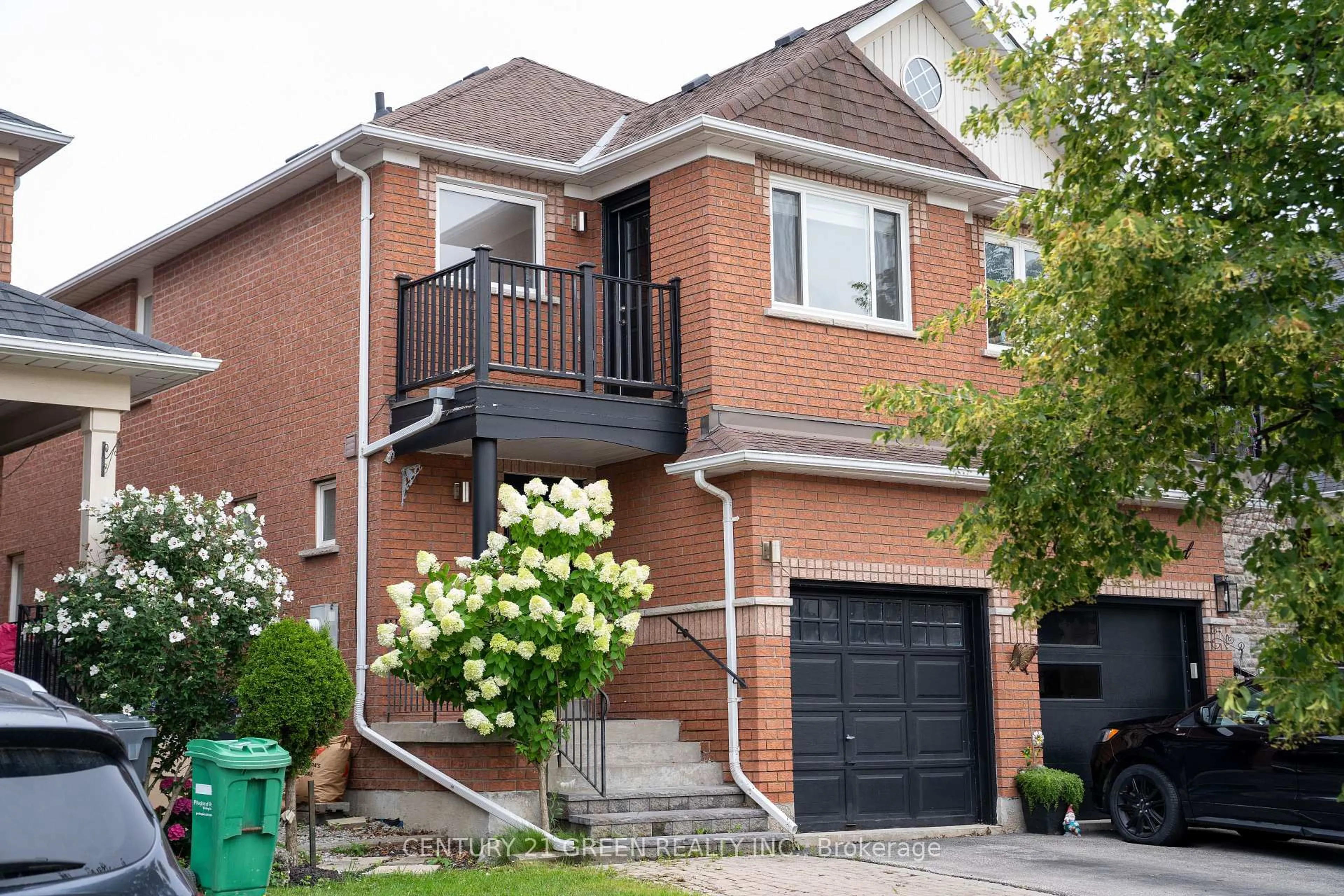 Home with brick exterior material, street for 72 Grapevine Rd, Caledon Ontario L7E 2R3