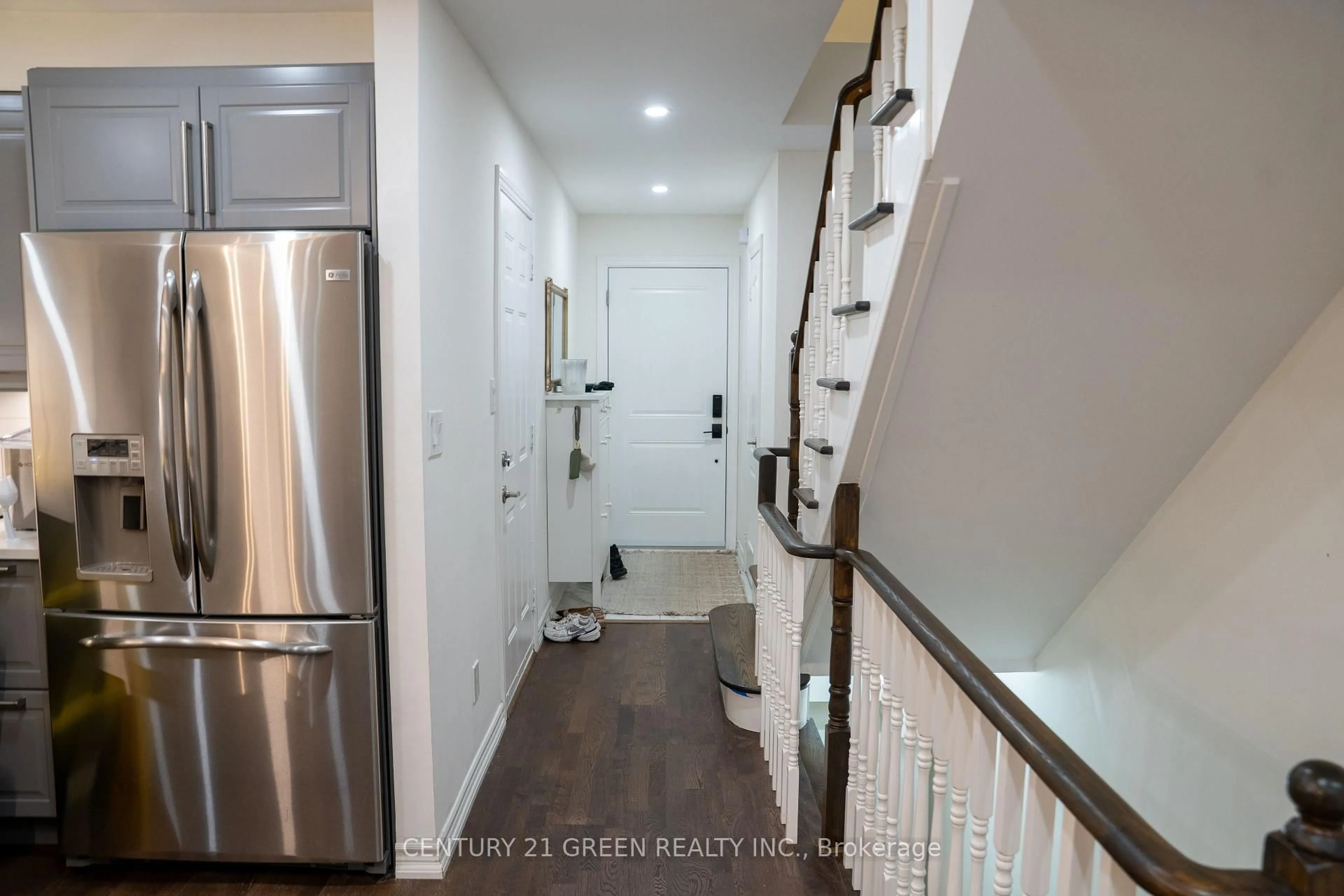 Indoor entryway for 72 Grapevine Rd, Caledon Ontario L7E 2R3