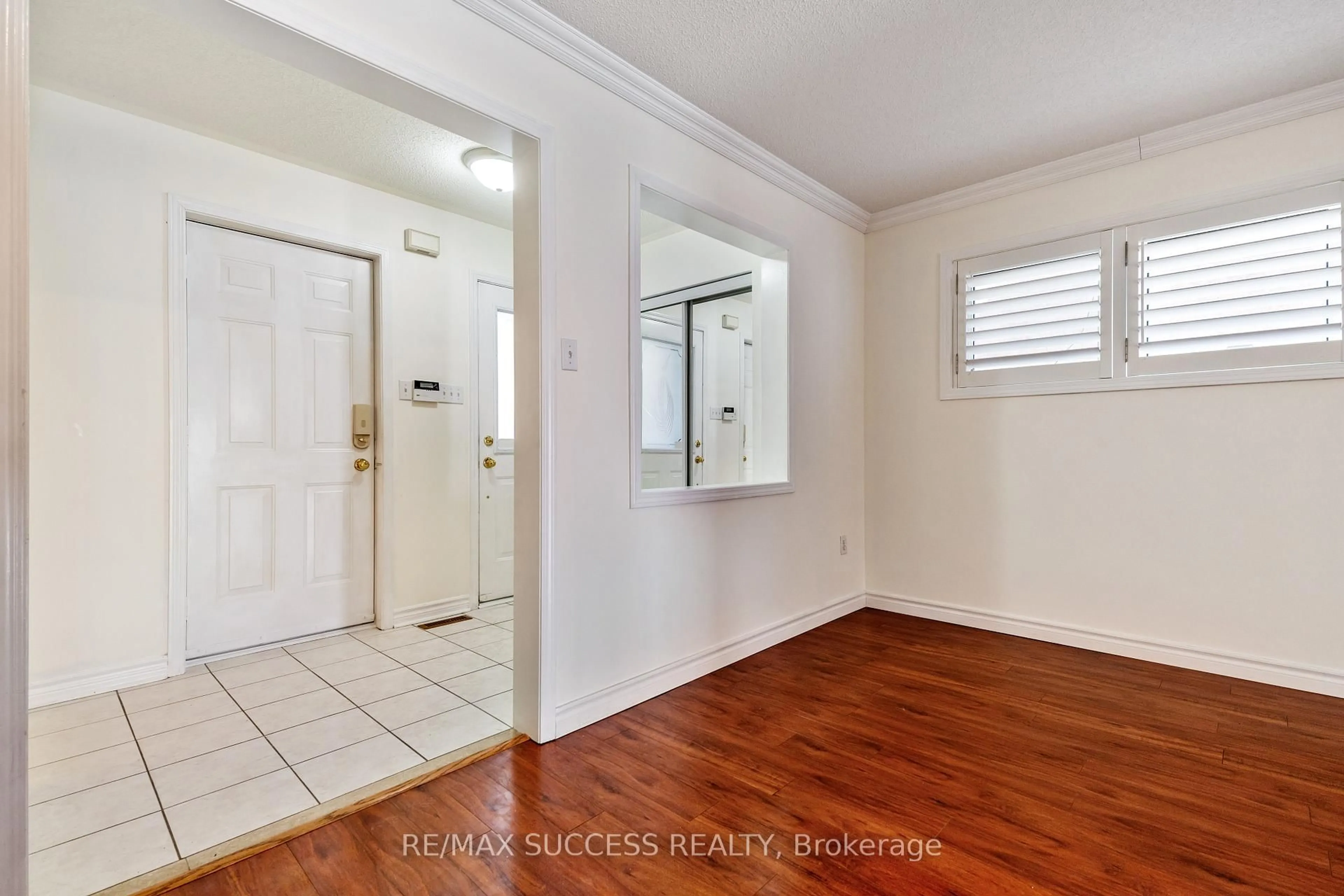 Indoor entryway for 3752 Milkwood Cres, Mississauga Ontario L5N 8H3