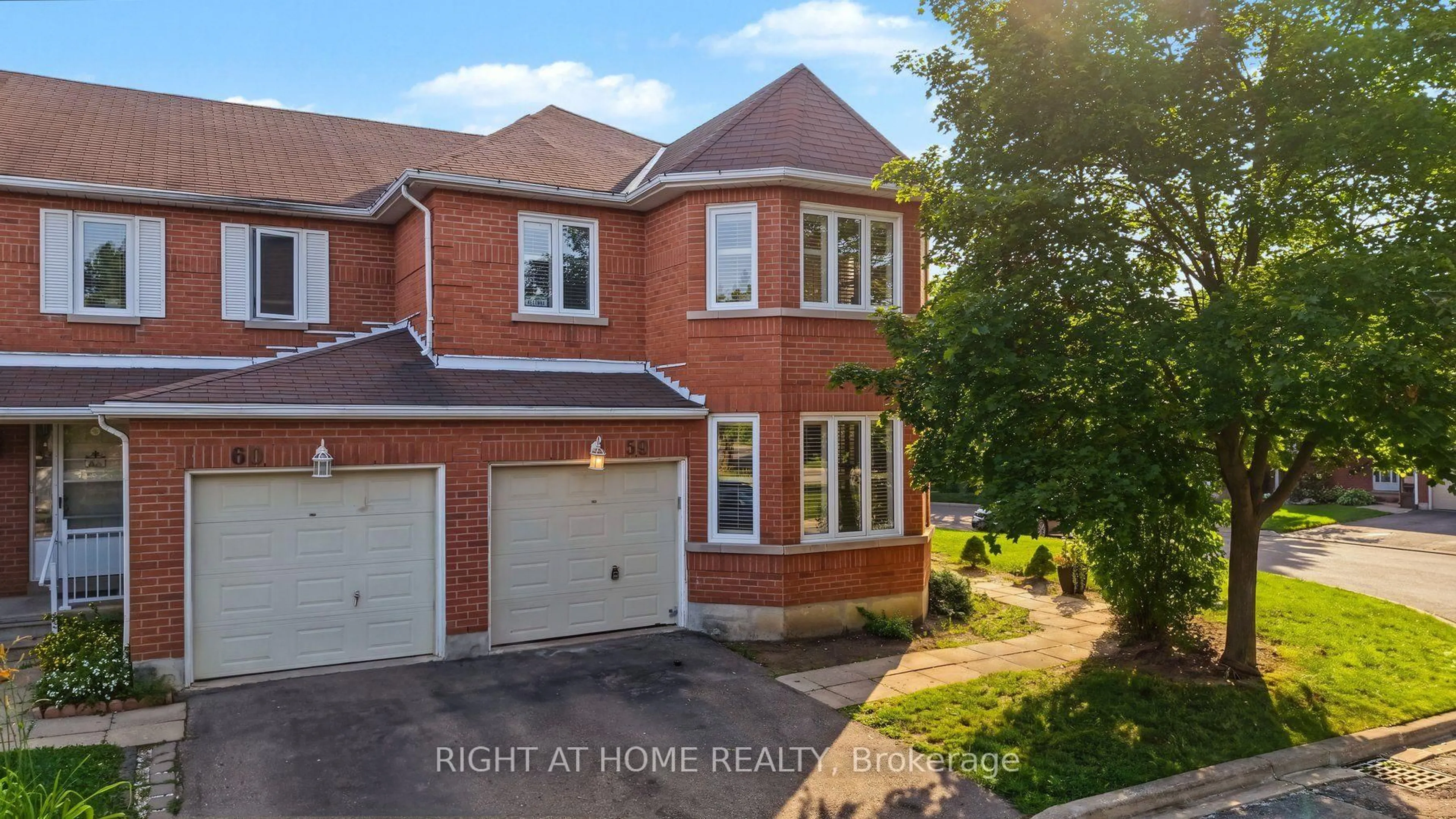 A pic from outside/outdoor area/front of a property/back of a property/a pic from drone, street for 6050 Bidwell Tr #59, Mississauga Ontario L5V 1V6