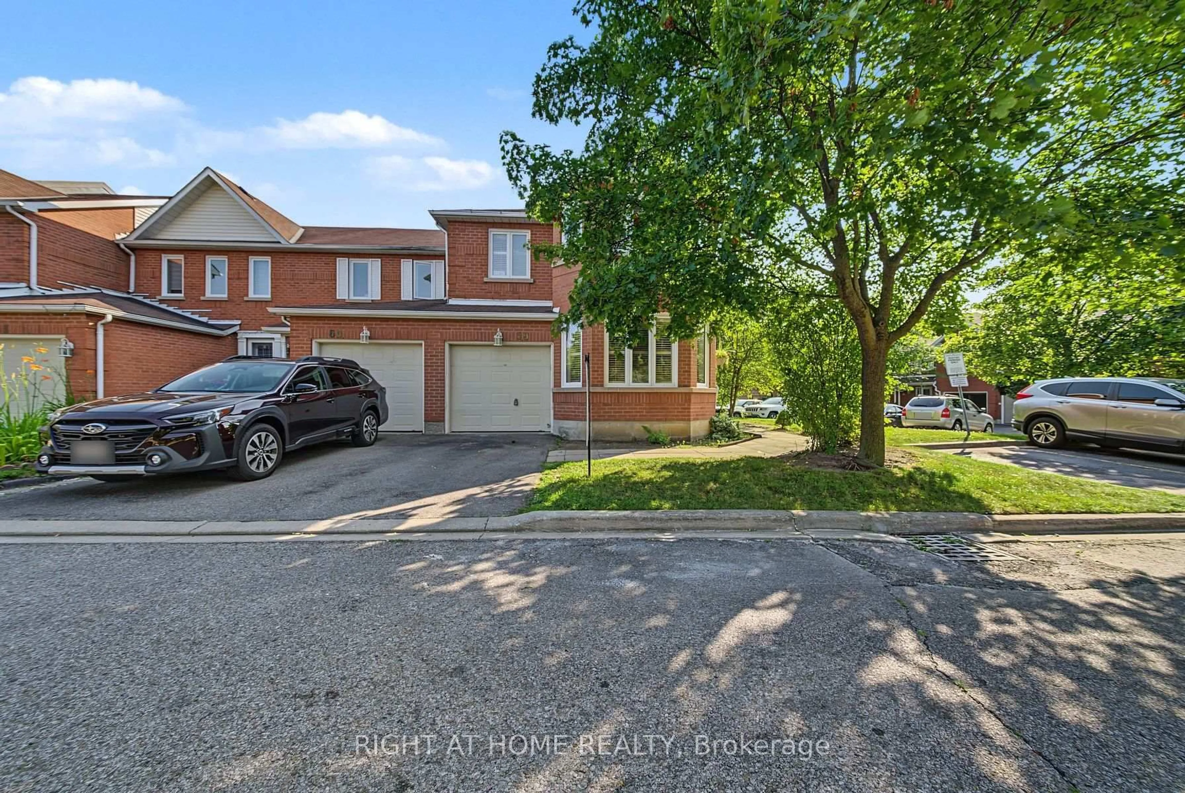 A pic from outside/outdoor area/front of a property/back of a property/a pic from drone, street for 6050 Bidwell Tr #59, Mississauga Ontario L5V 1V6