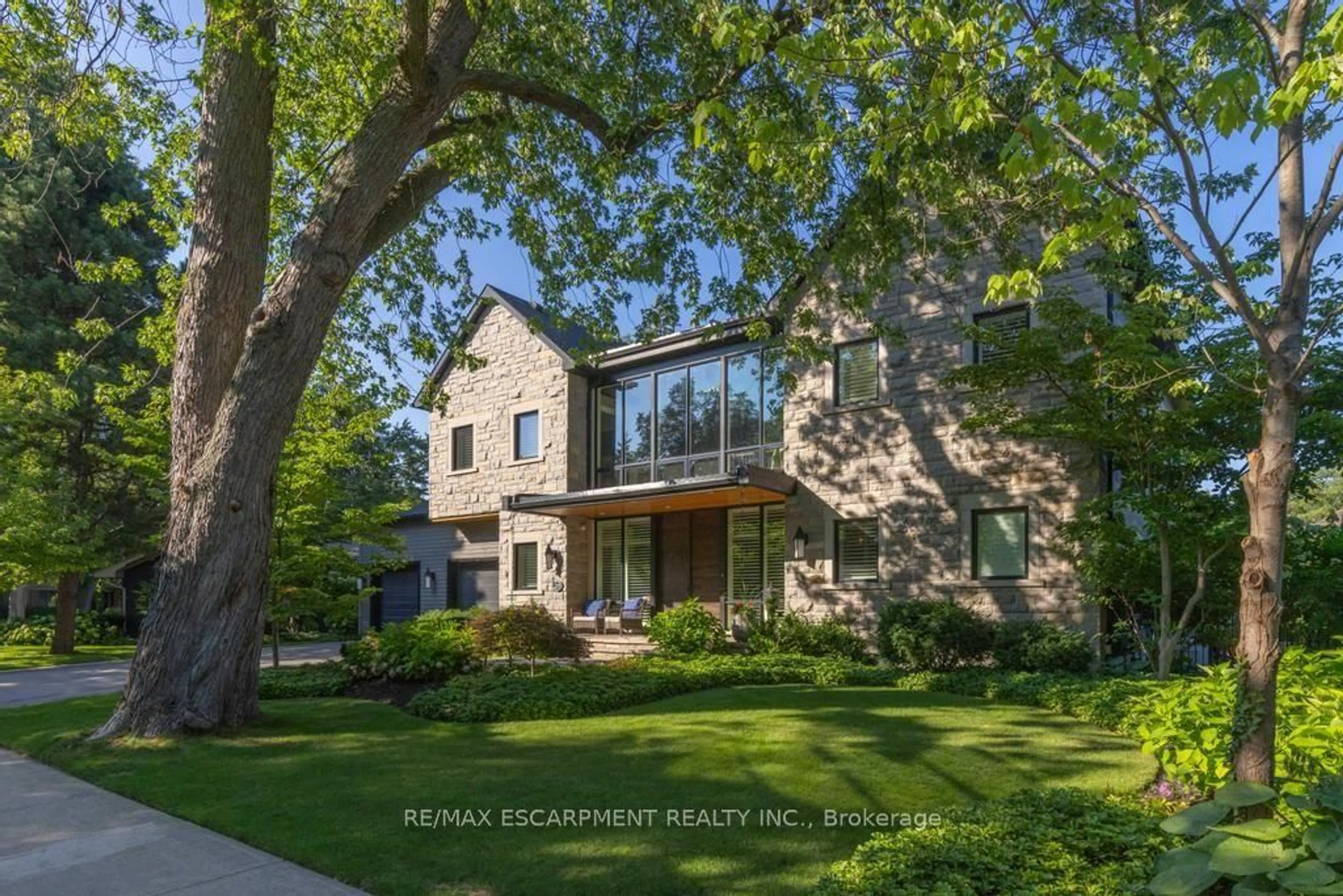 Home with brick exterior material, street for 253 Rossmore Blvd, Burlington Ontario L7N 1R4