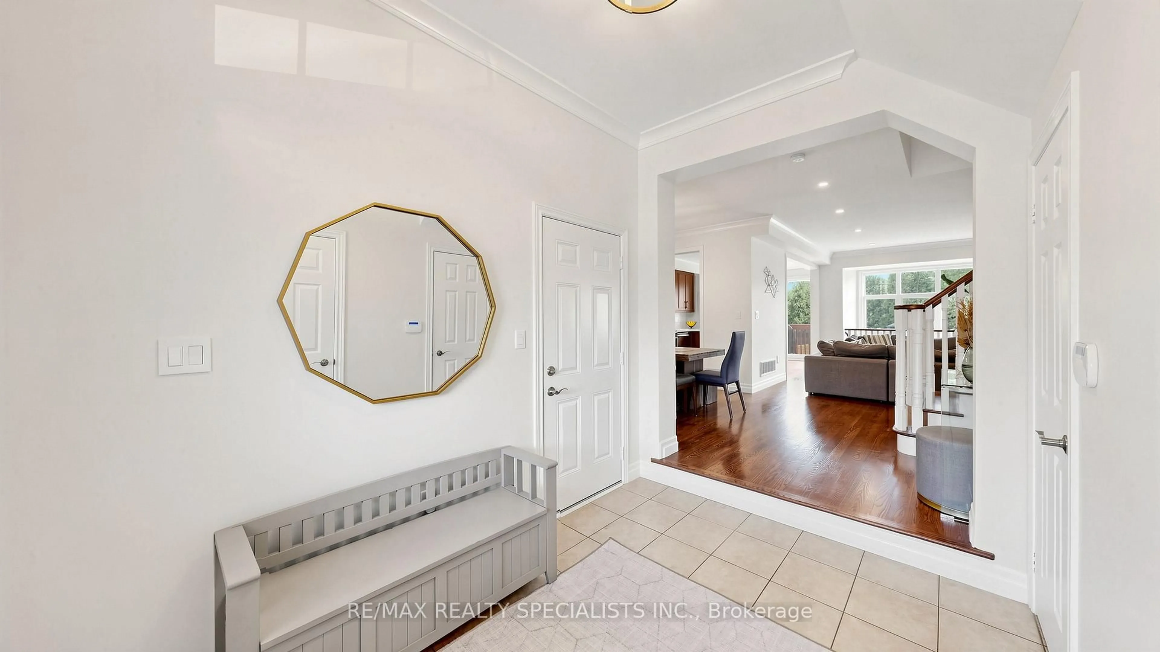 Indoor entryway for 3275 Stalybridge Dr #10, Oakville Ontario L6M 0L2