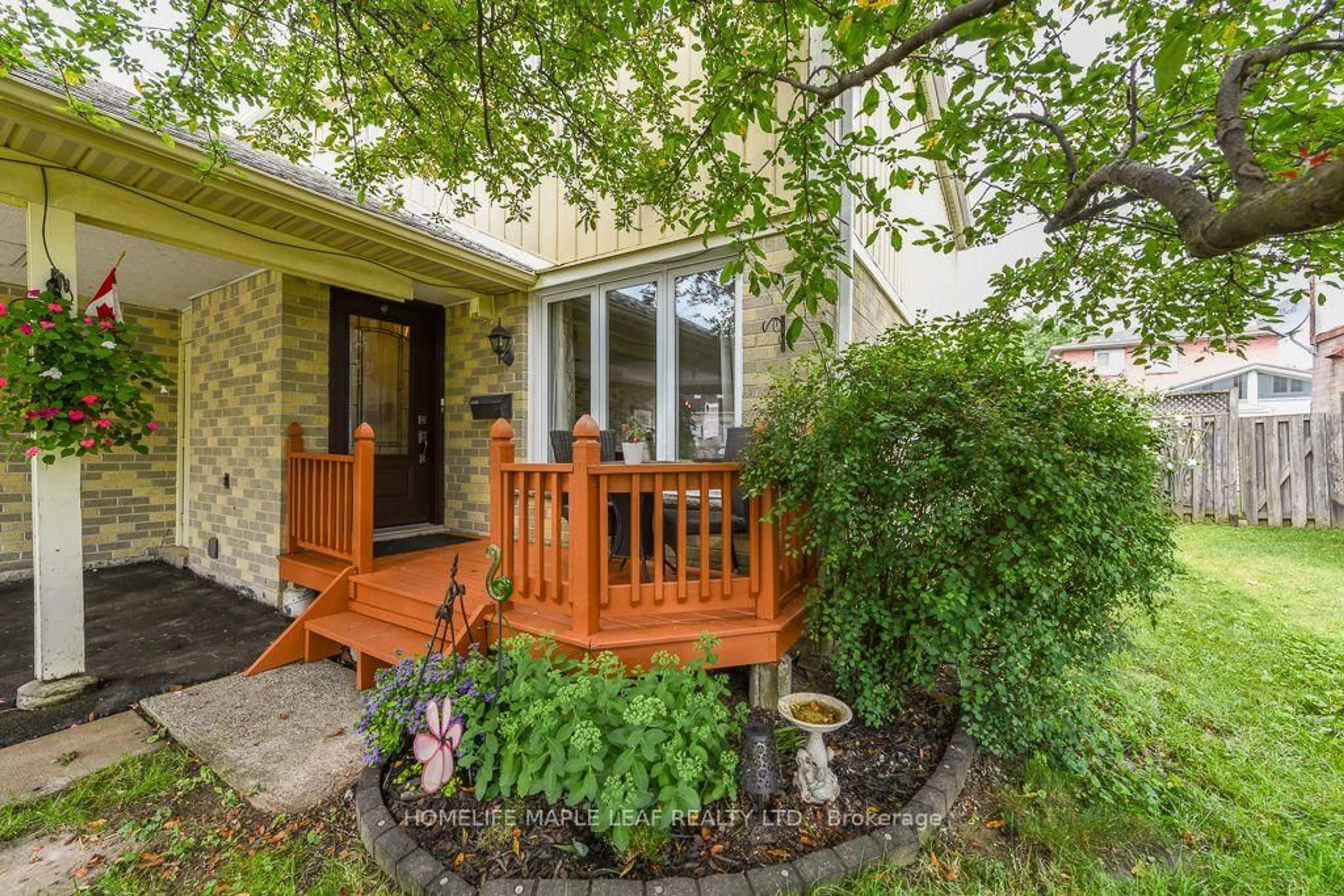 Indoor entryway for 30 Primrose Cres, Brampton Ontario L6Z 1E2