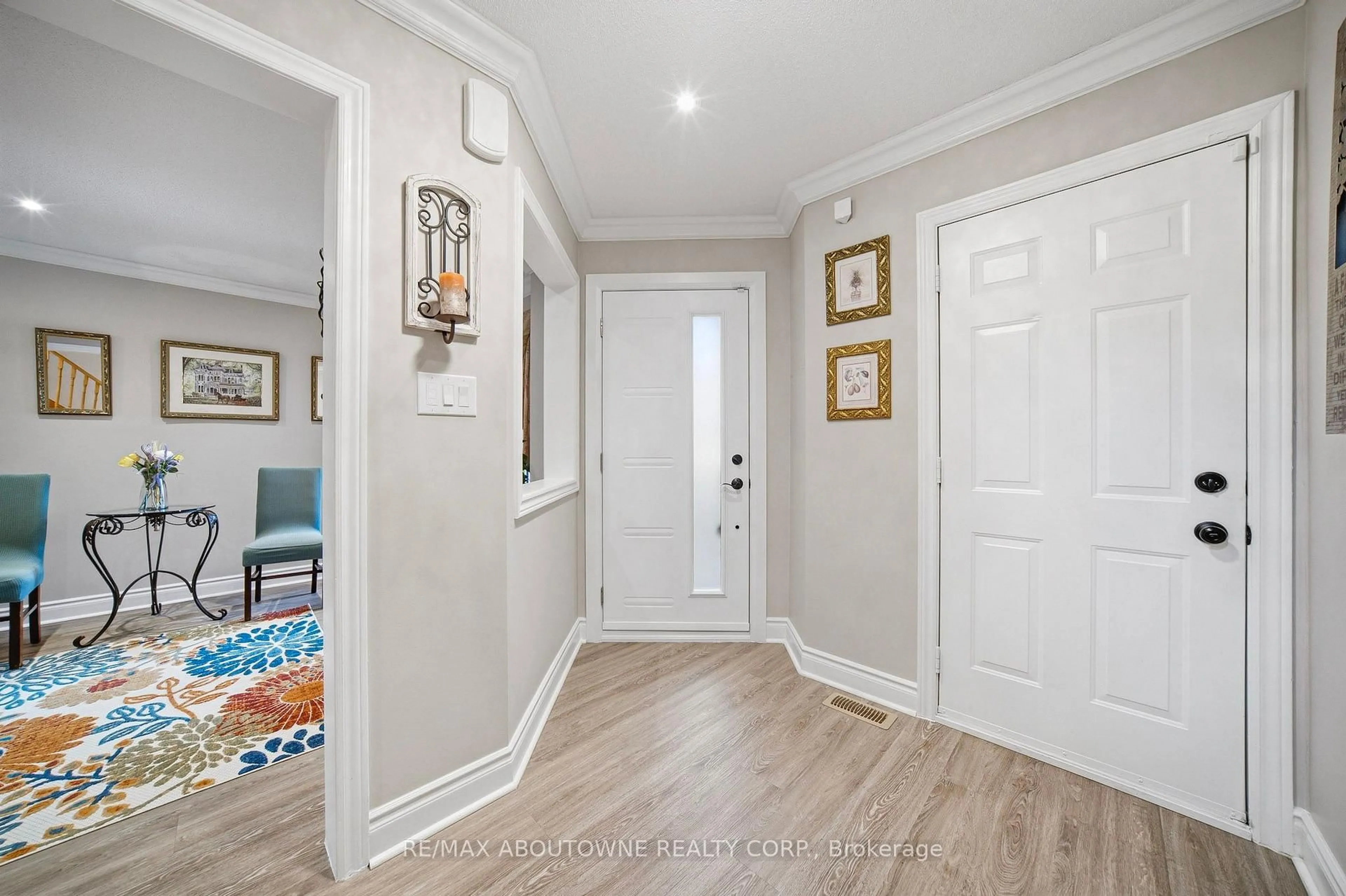 Indoor entryway for 5184 Red Brush Dr, Mississauga Ontario L4Z 3Z8