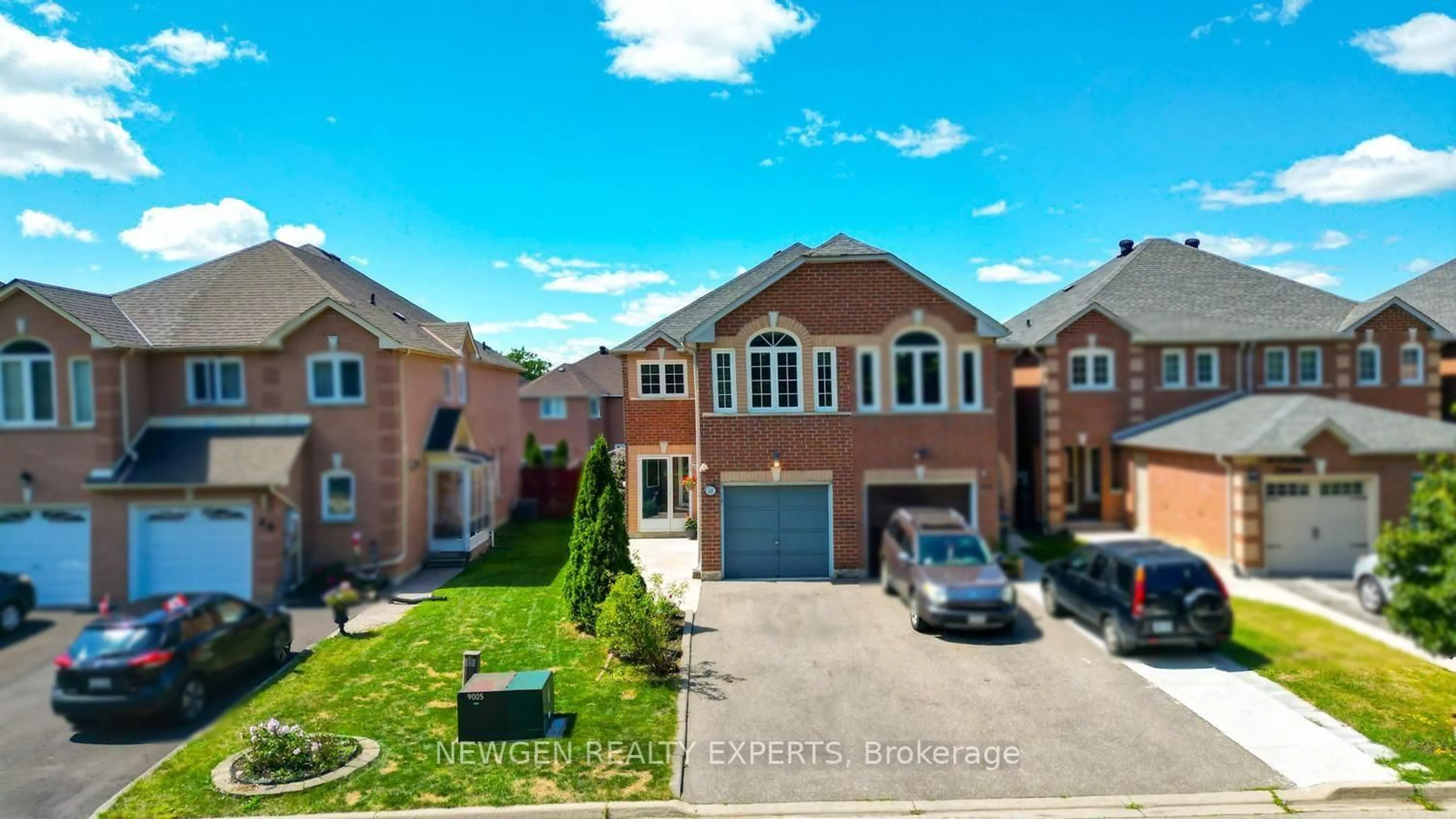 A pic from outside/outdoor area/front of a property/back of a property/a pic from drone, street for 42 Mccleave Cres, Brampton Ontario L6Y 4Z5
