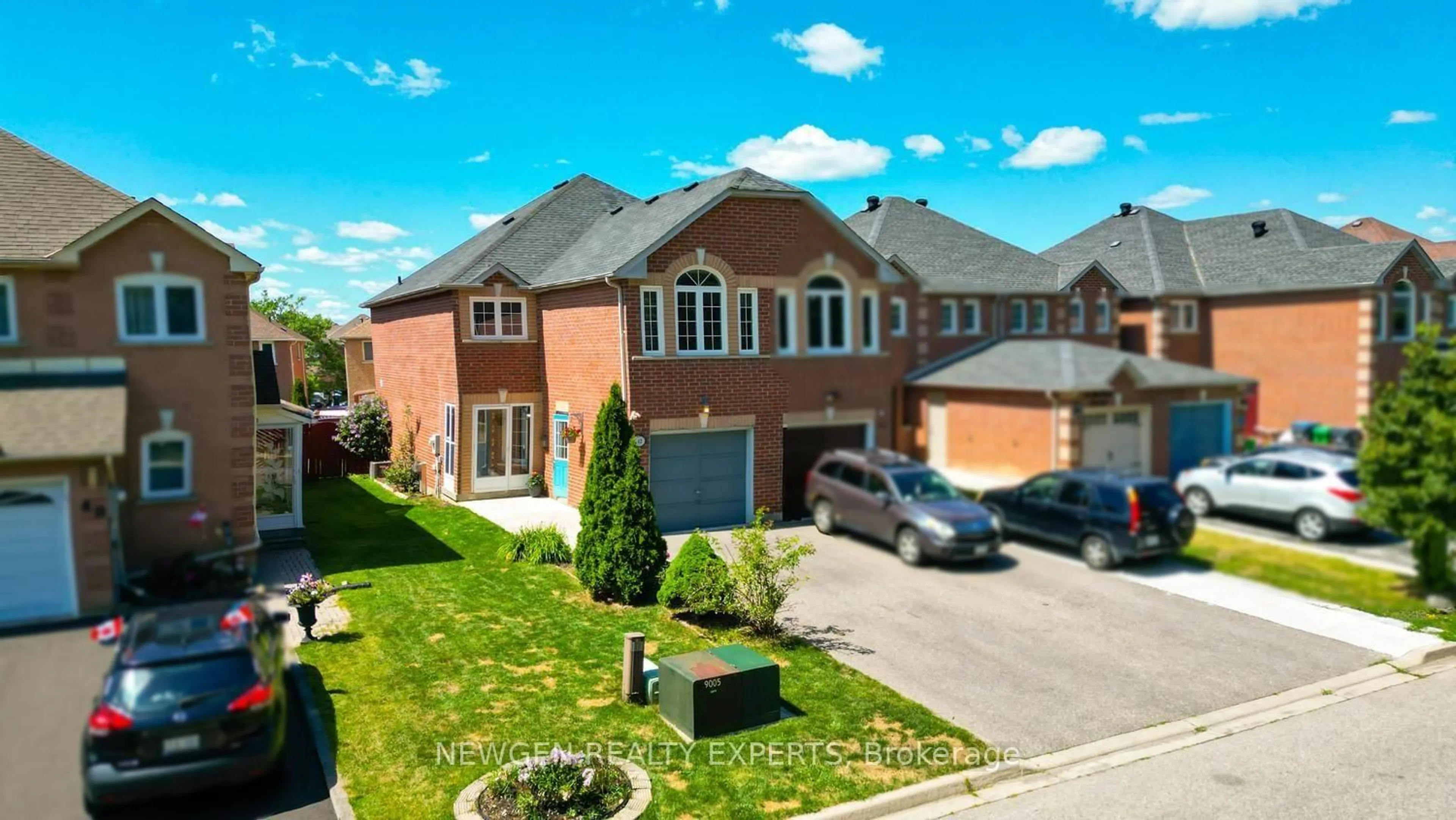 A pic from outside/outdoor area/front of a property/back of a property/a pic from drone, street for 42 Mccleave Cres, Brampton Ontario L6Y 4Z5