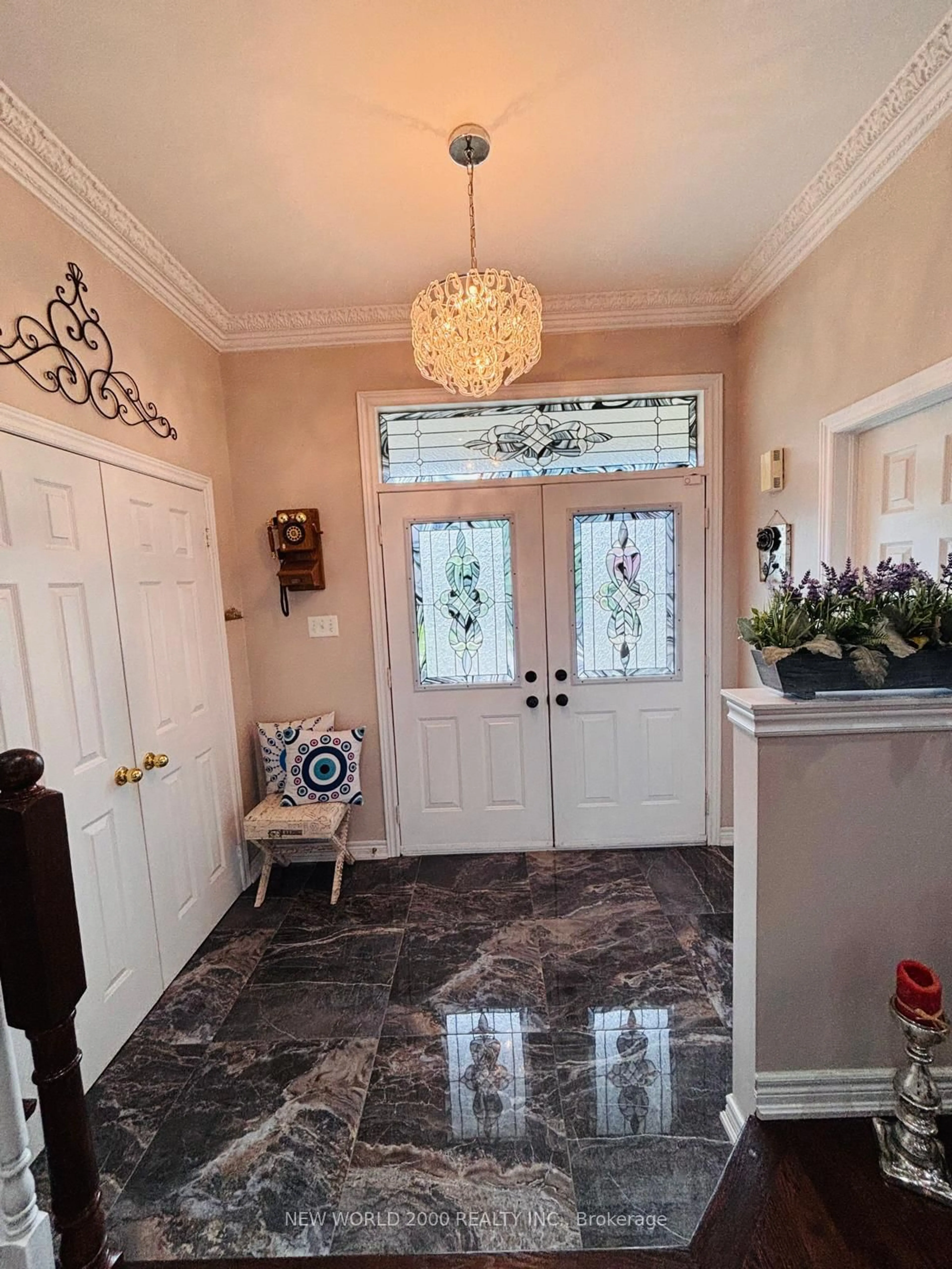 Indoor entryway for 137 Fitzgerald Cres, Milton Ontario L9T 5Y6