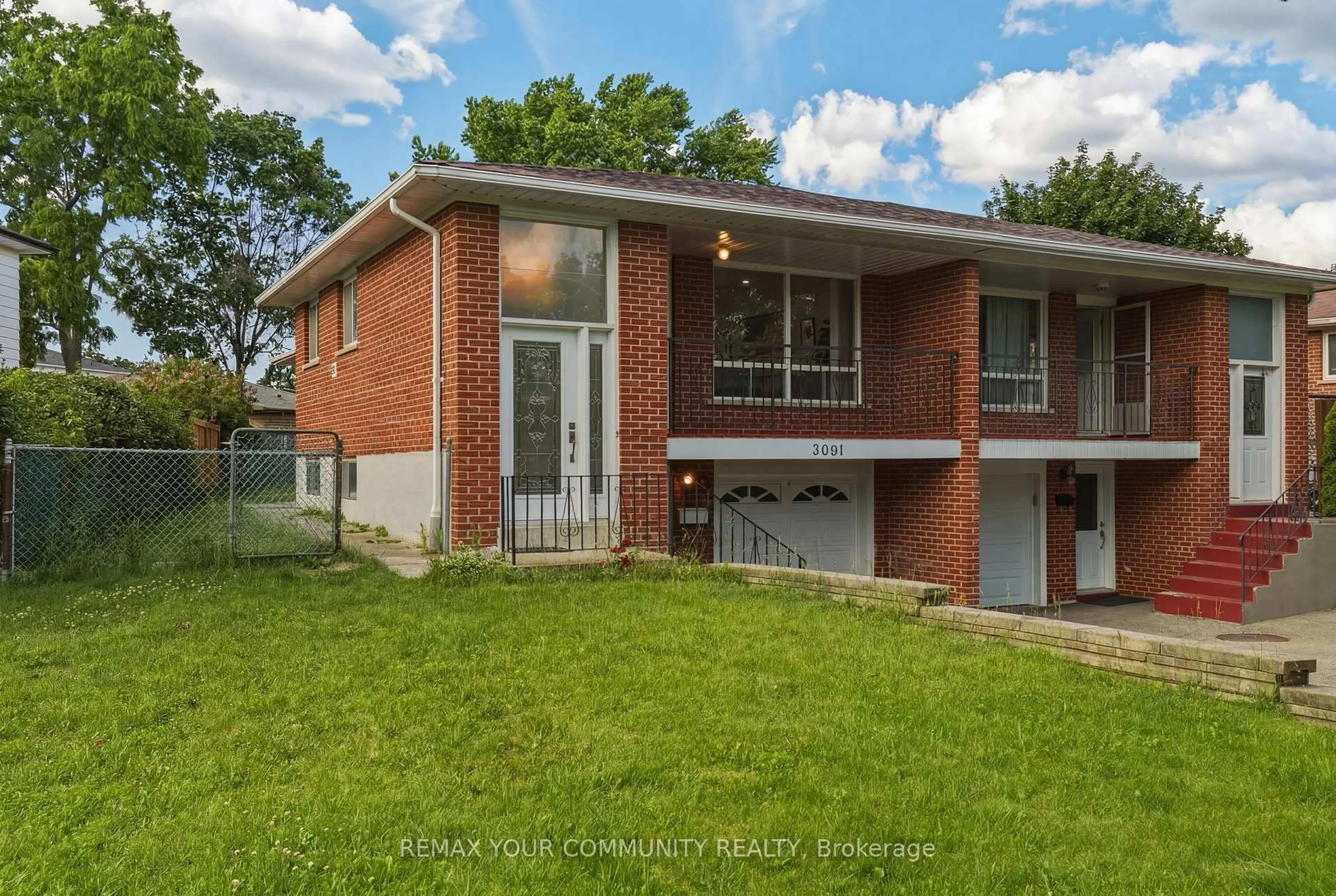 Home with brick exterior material, street for 3091 Rymal Rd, Mississauga Ontario L4Y 3B4