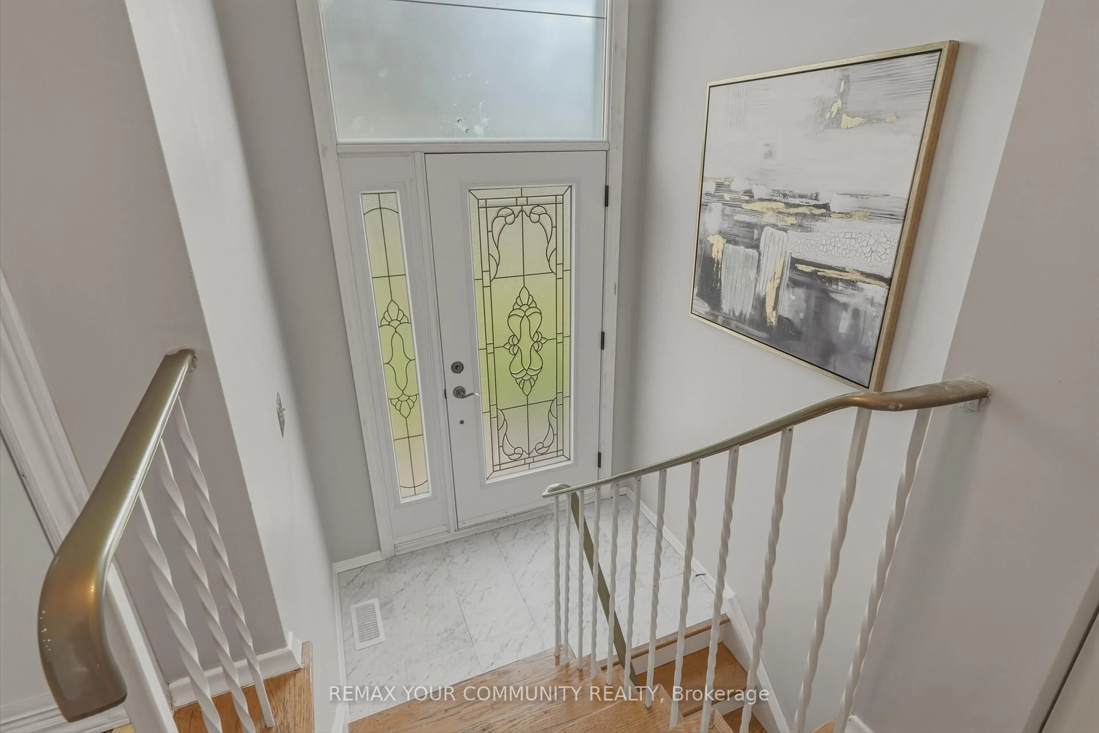 Indoor entryway for 3091 Rymal Rd, Mississauga Ontario L4Y 3B4