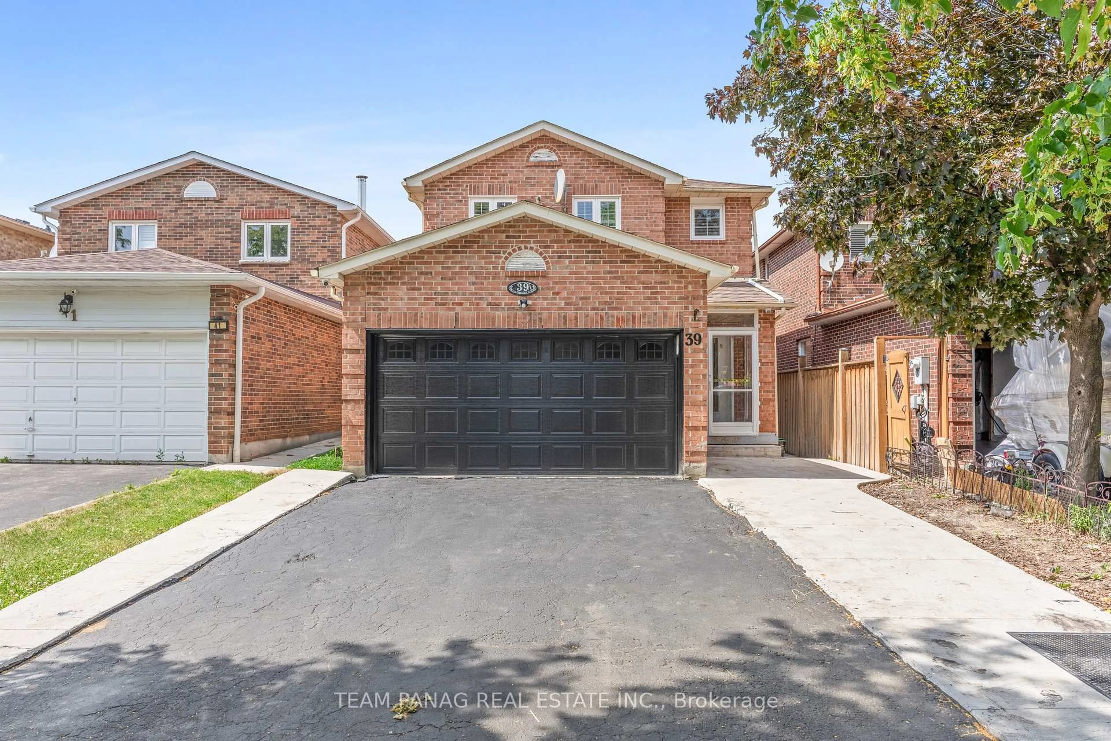 Home with brick exterior material, street for 39 Colchester Ave, Brampton Ontario L6Z 3S7