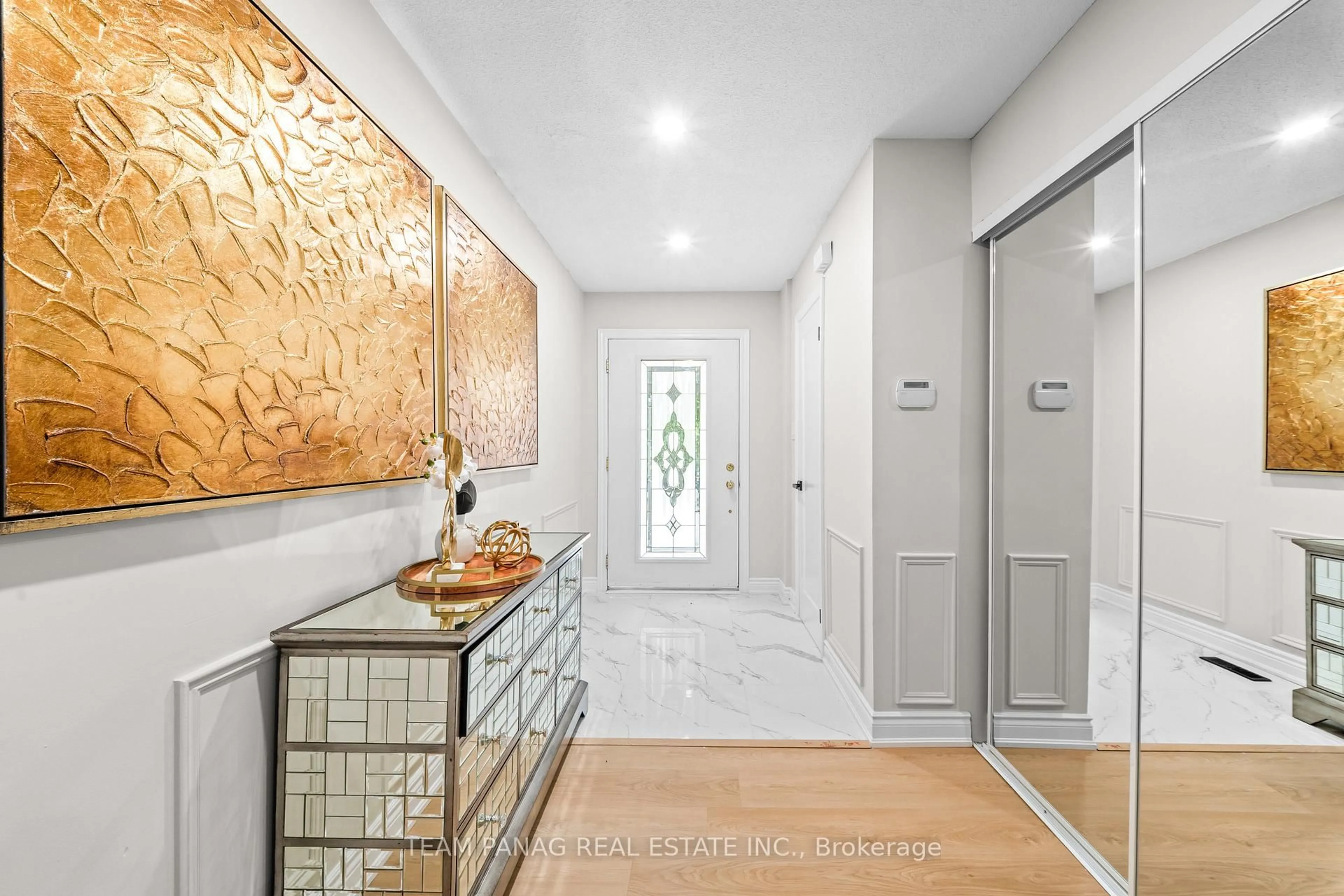 Indoor entryway for 39 Colchester Ave, Brampton Ontario L6Z 3S7