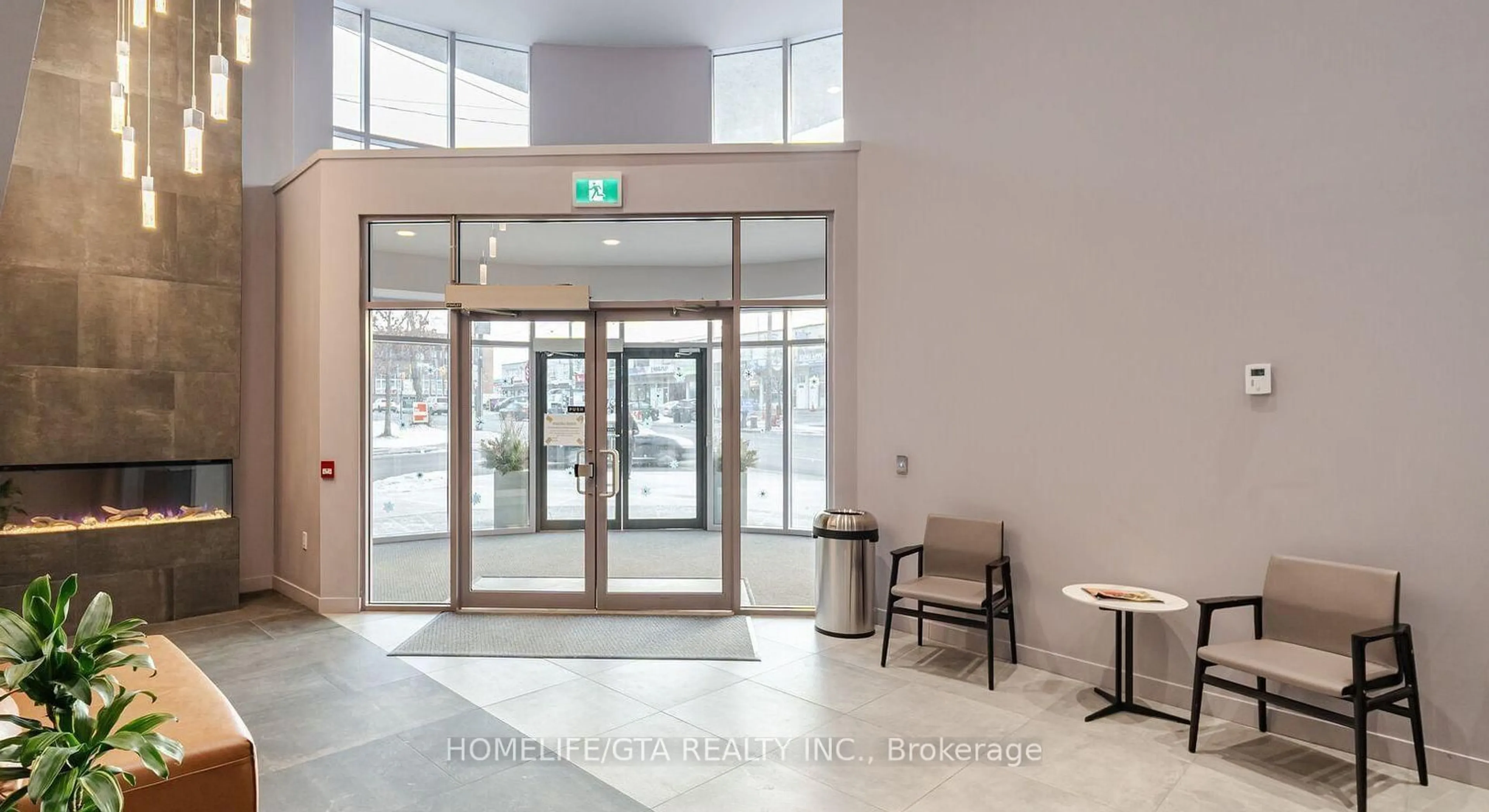 Indoor foyer for 2433 Dufferin St #208, Toronto Ontario M6E 0B4