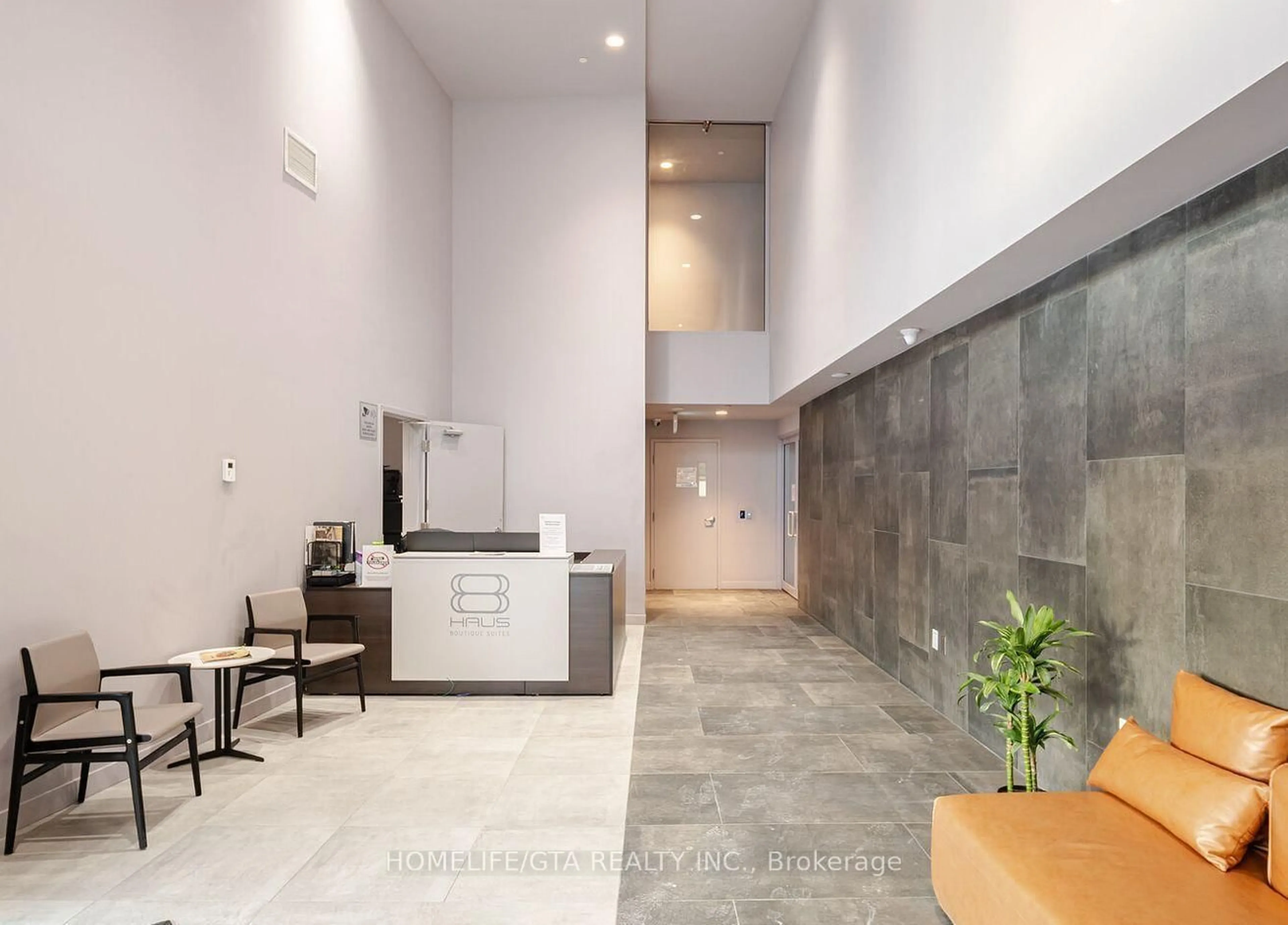 Indoor foyer for 2433 Dufferin St #208, Toronto Ontario M6E 0B4