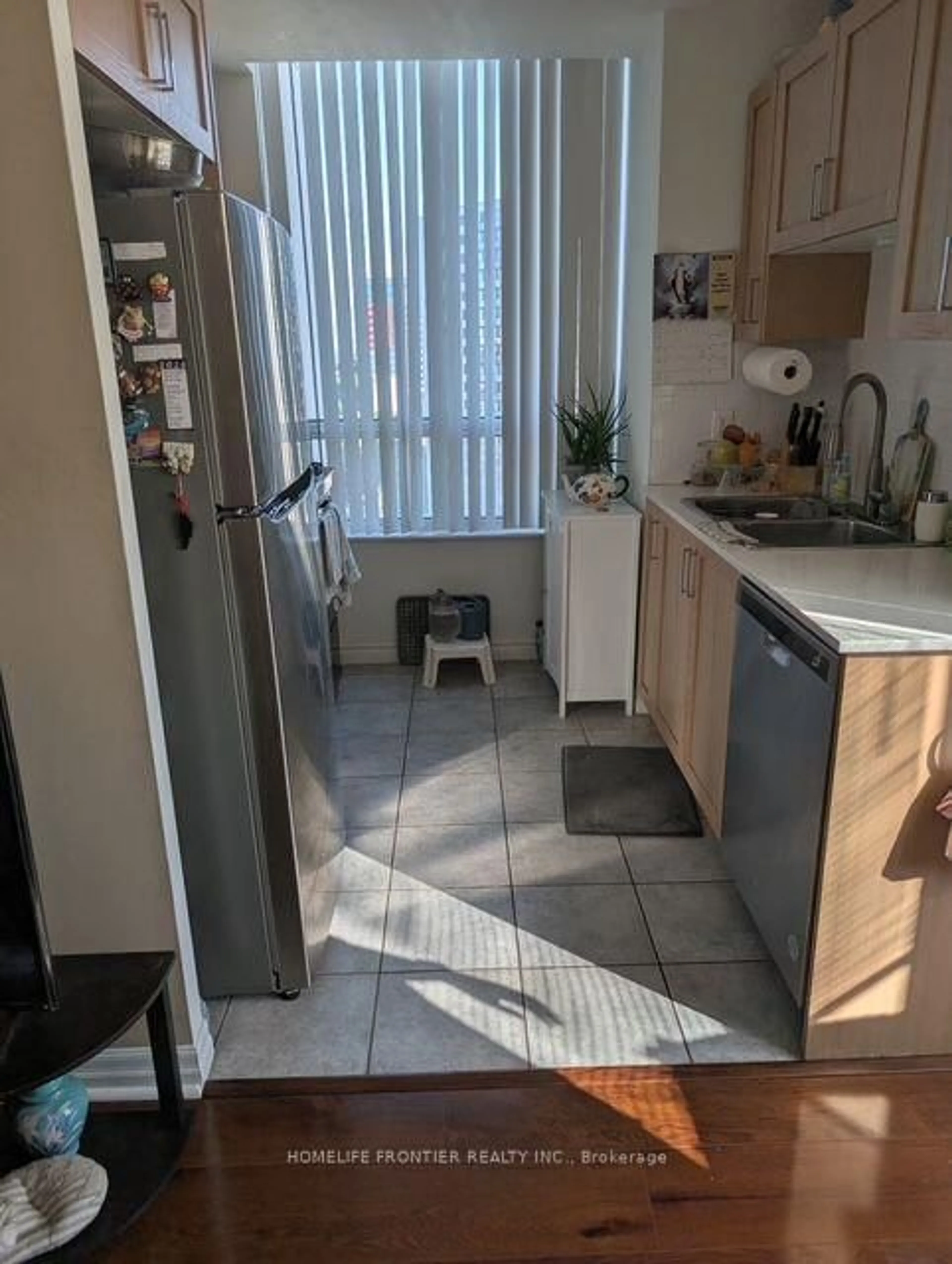 Standard kitchen, floor is not visible for 1359 Rathburn Rd #1009, Mississauga Ontario L4W 5P7