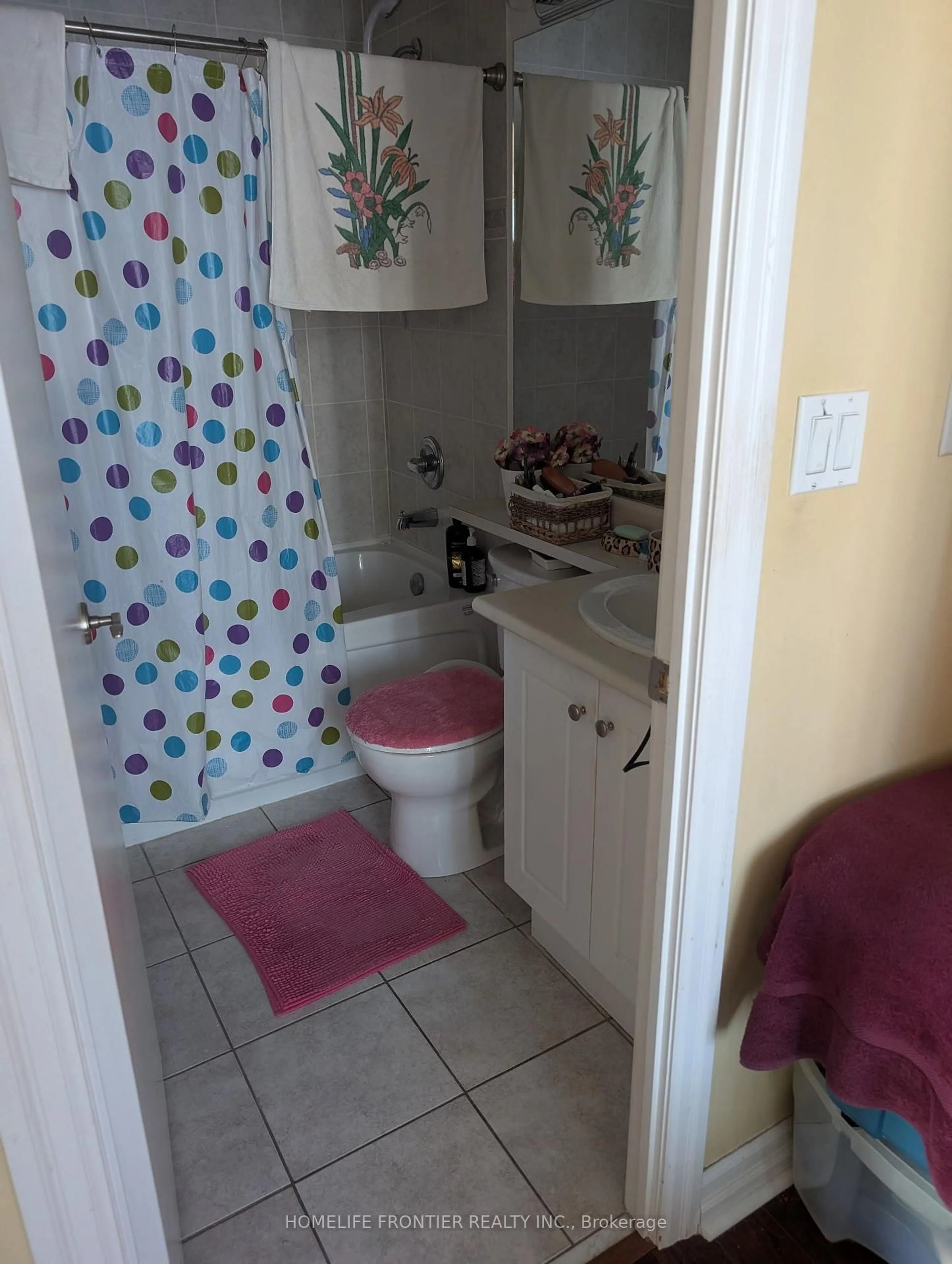 Standard bathroom, floor is not visible for 1359 Rathburn Rd #1009, Mississauga Ontario L4W 5P7