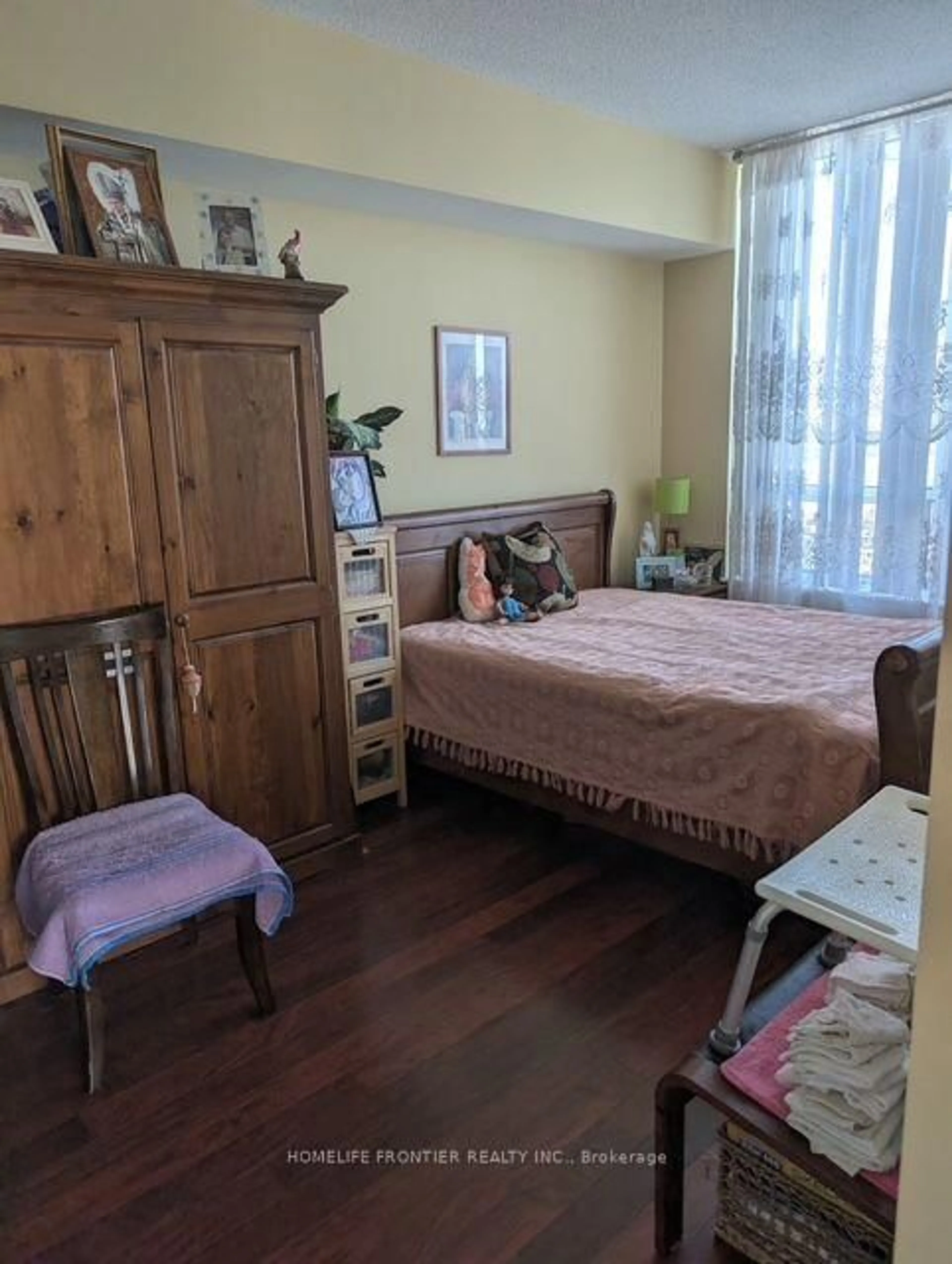 Bedroom with bed, unknown for 1359 Rathburn Rd #1009, Mississauga Ontario L4W 5P7