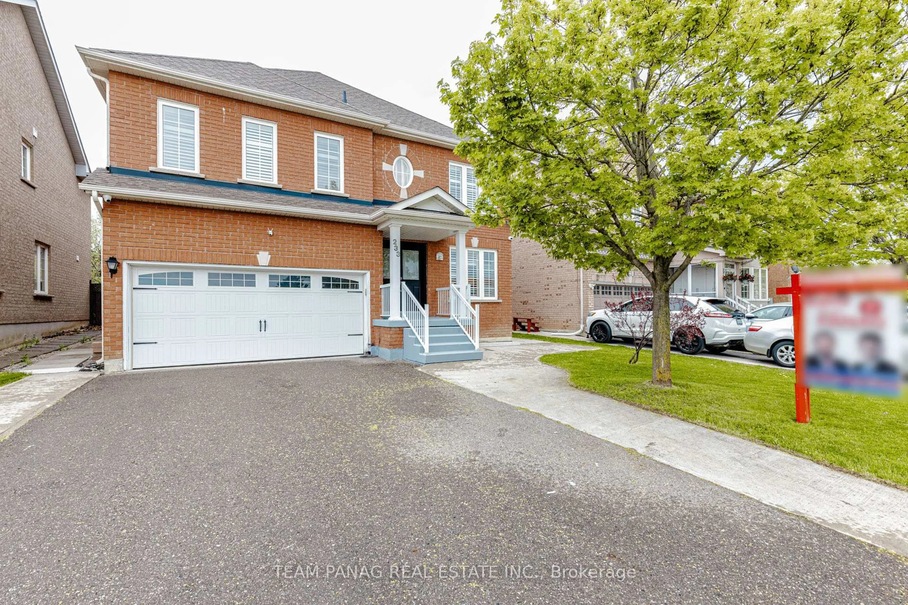 Home with brick exterior material, street for 233 Queen Mary Dr, Brampton Ontario L7A 3L3