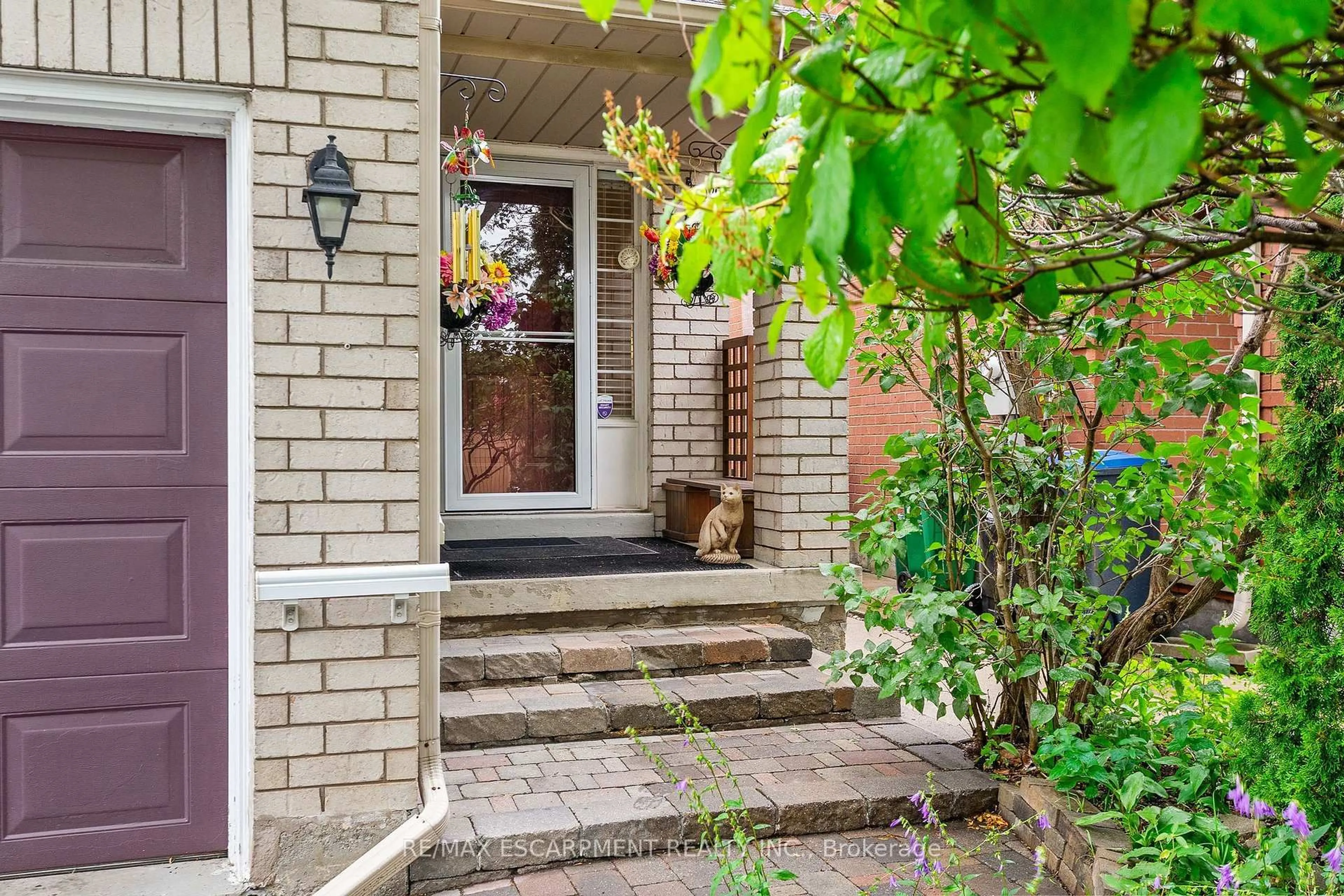 Unknown for 16 Whiteface Cres, Brampton Ontario L6X 4W6