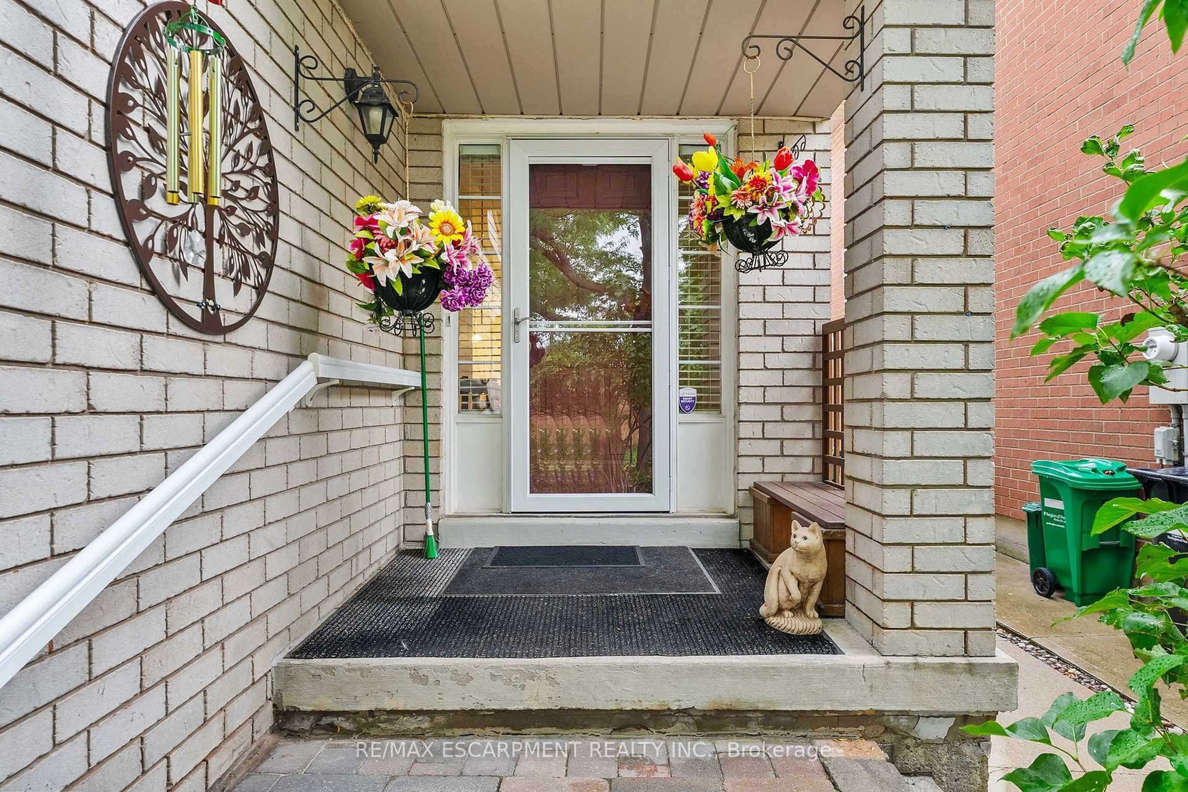 Indoor entryway for 16 Whiteface Cres, Brampton Ontario L6X 4W6