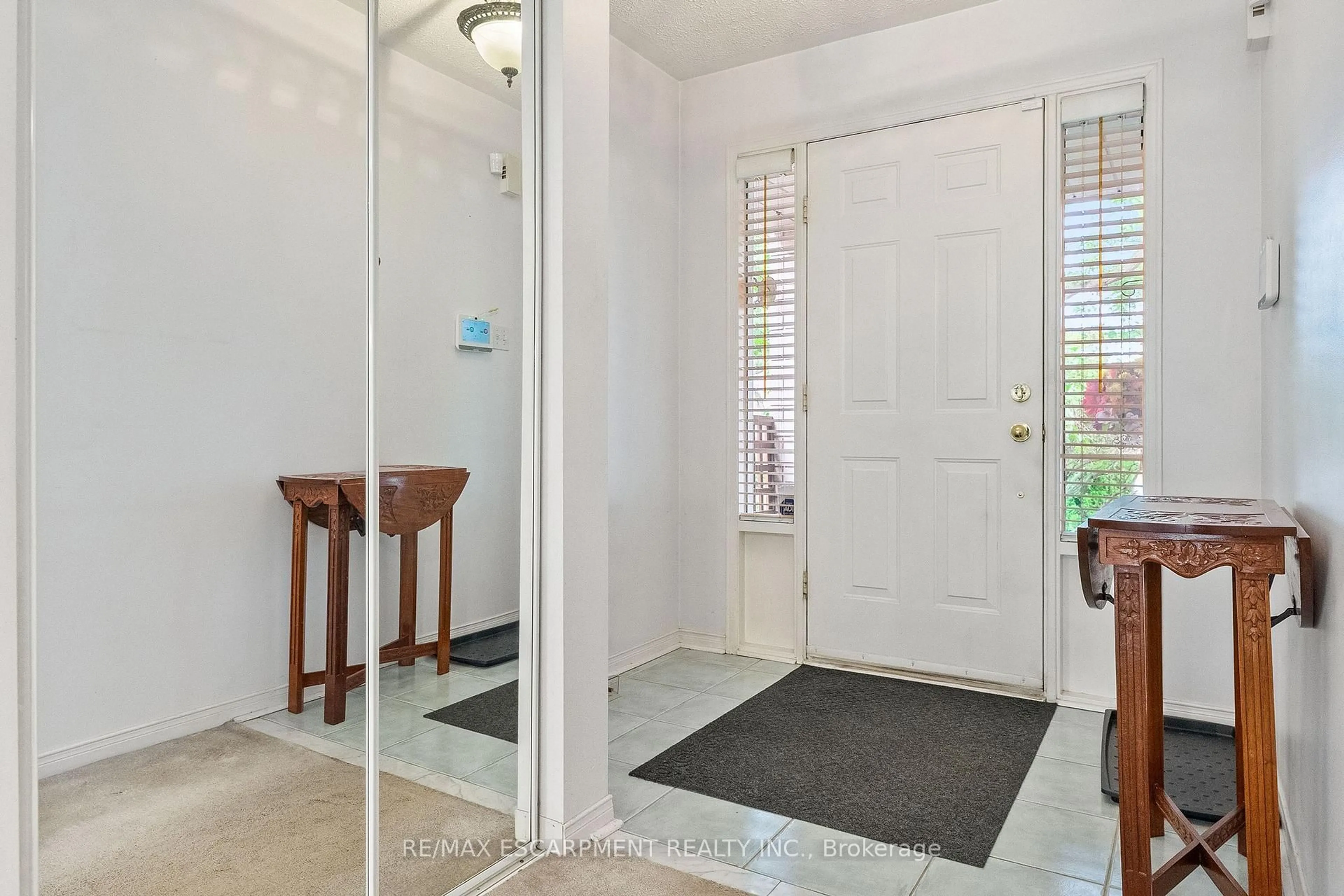 Indoor entryway for 16 Whiteface Cres, Brampton Ontario L6X 4W6