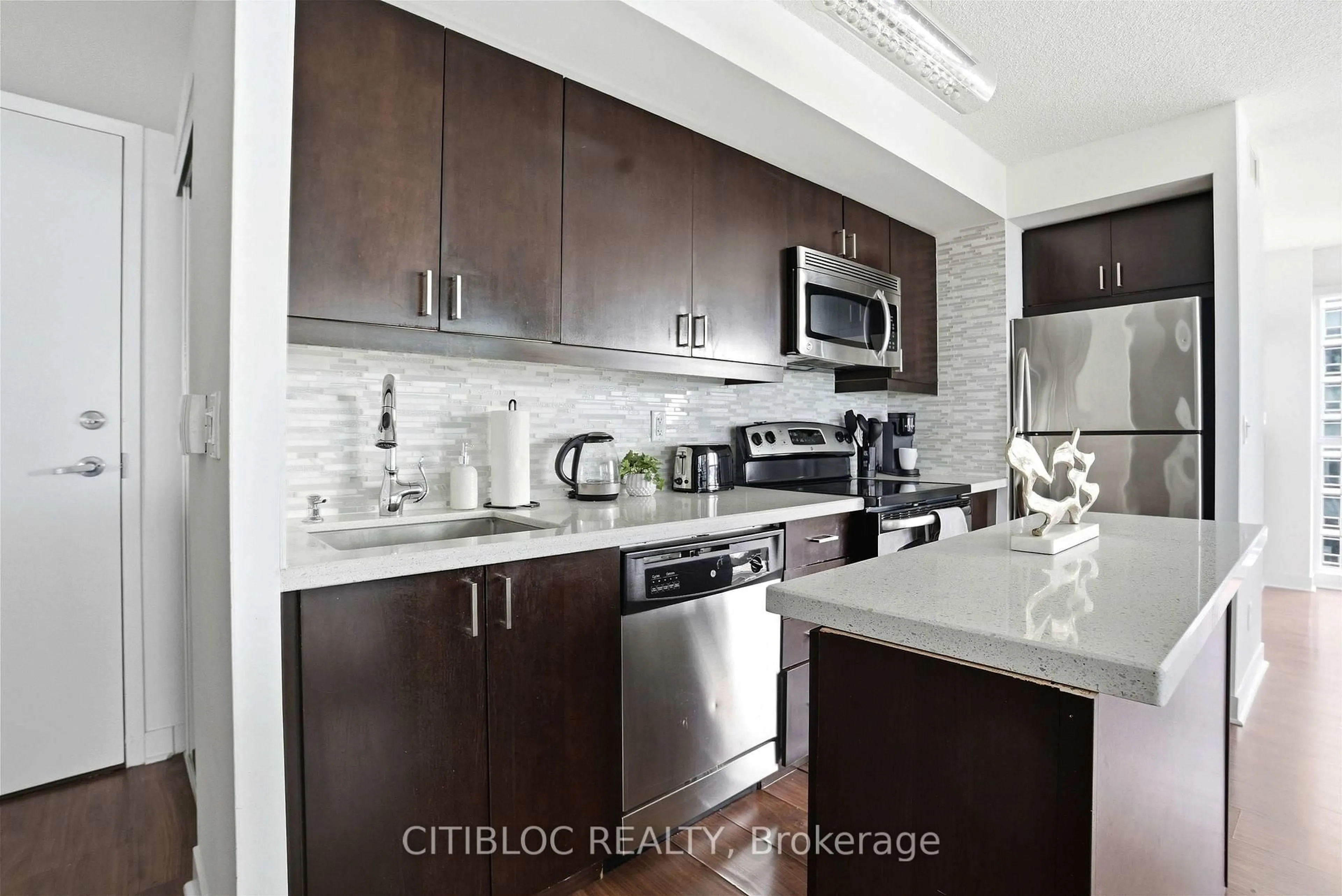 Open concept kitchen, ceramic/tile floor for 155 Legion Rd #1313, Toronto Ontario M8Y 0A7