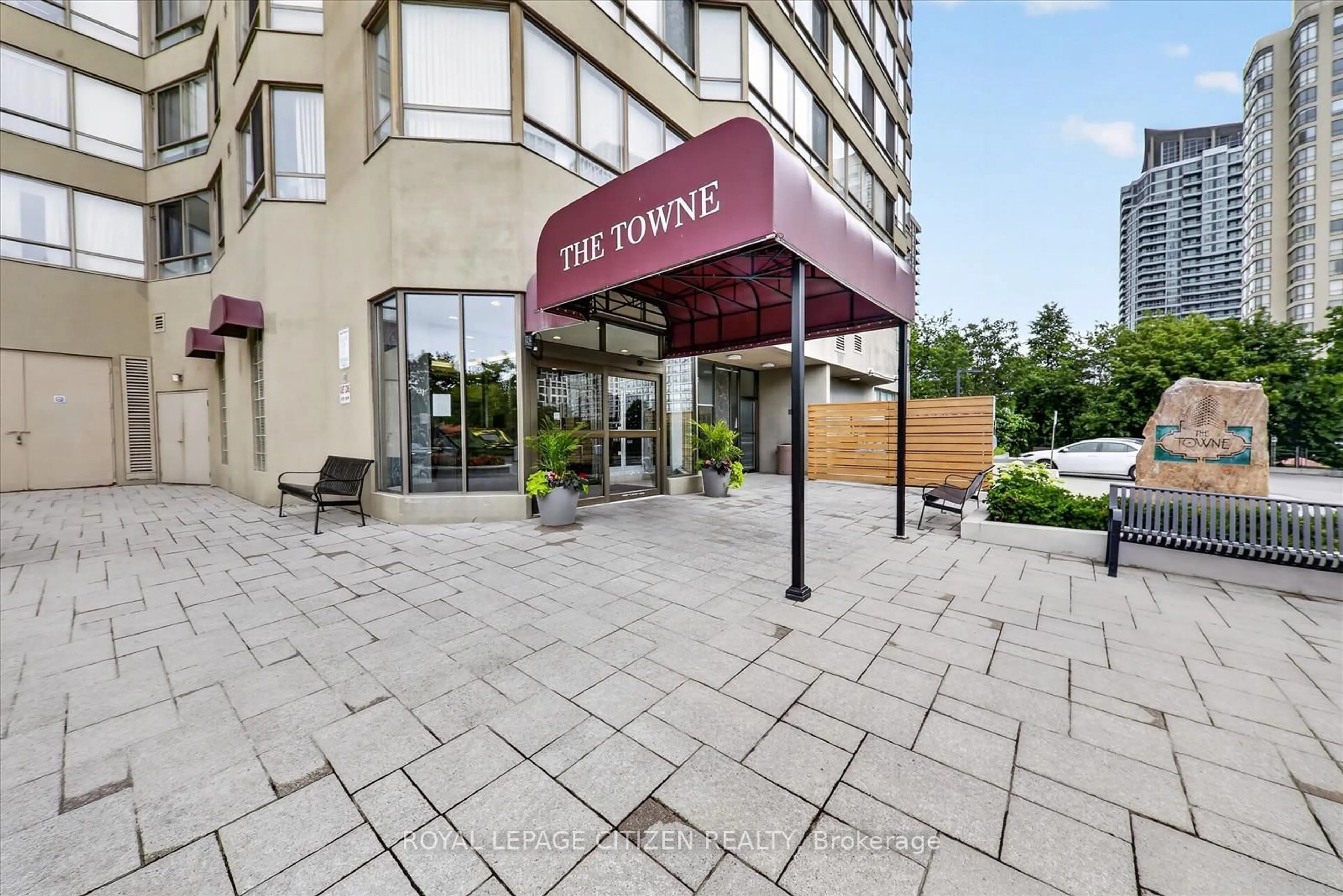 Indoor foyer for 3605 Kariya Dr #907, Mississauga Ontario L5B 3J4