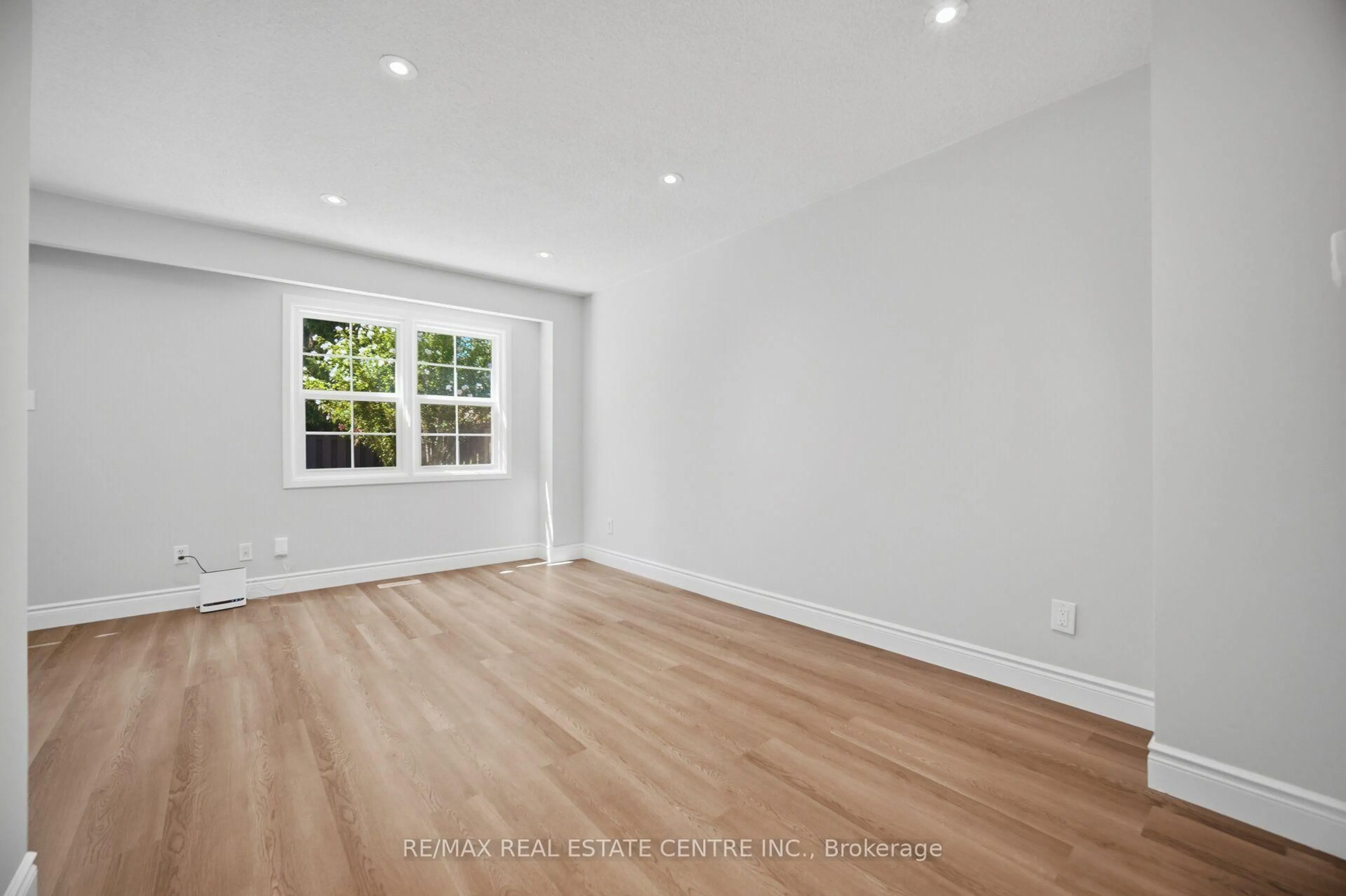 A pic of a room for 1951 Rathburn Rd #177, Mississauga Ontario L4W 2N9