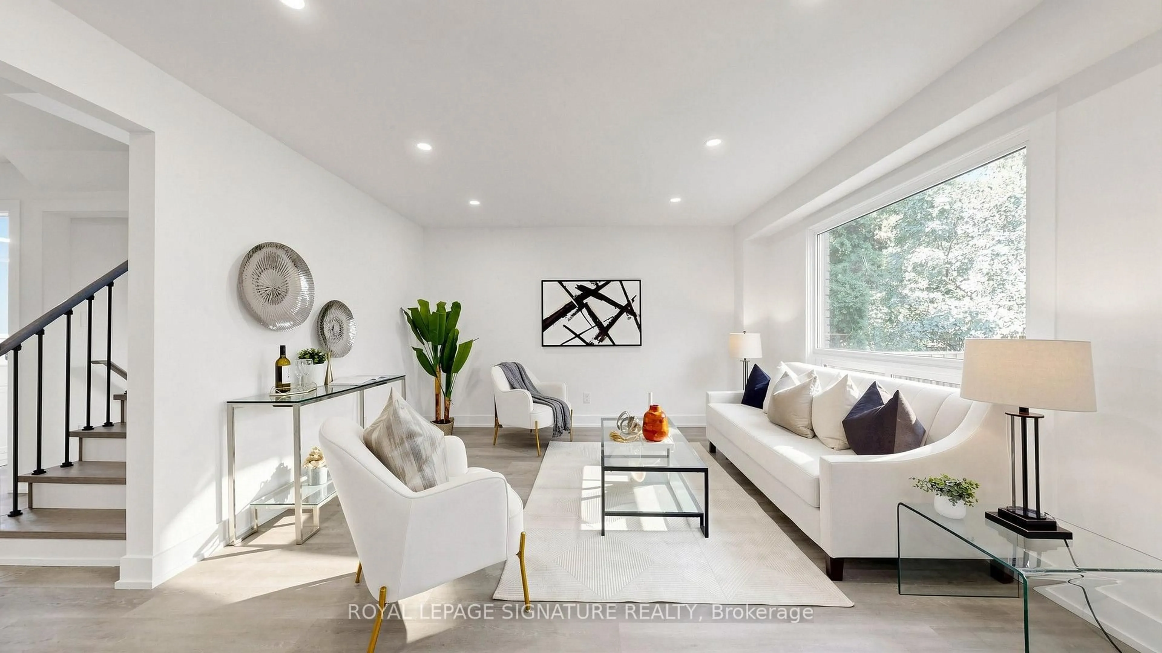Living room with furniture, unknown for 7334 Bendigo Circ, Mississauga Ontario L5N 1Z5