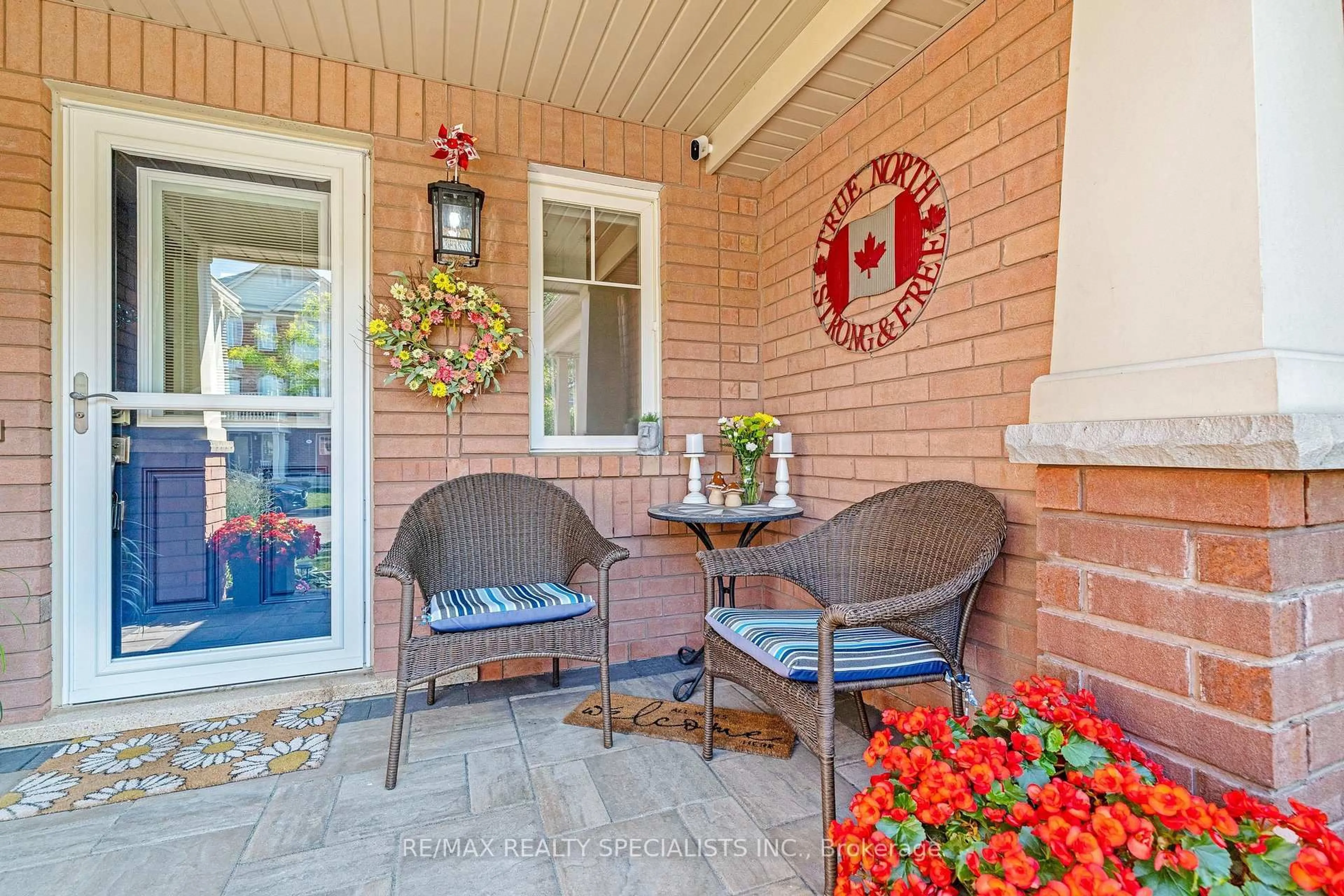 Patio, street for 590 Speyer Circ, Milton Ontario L9T 0Y5