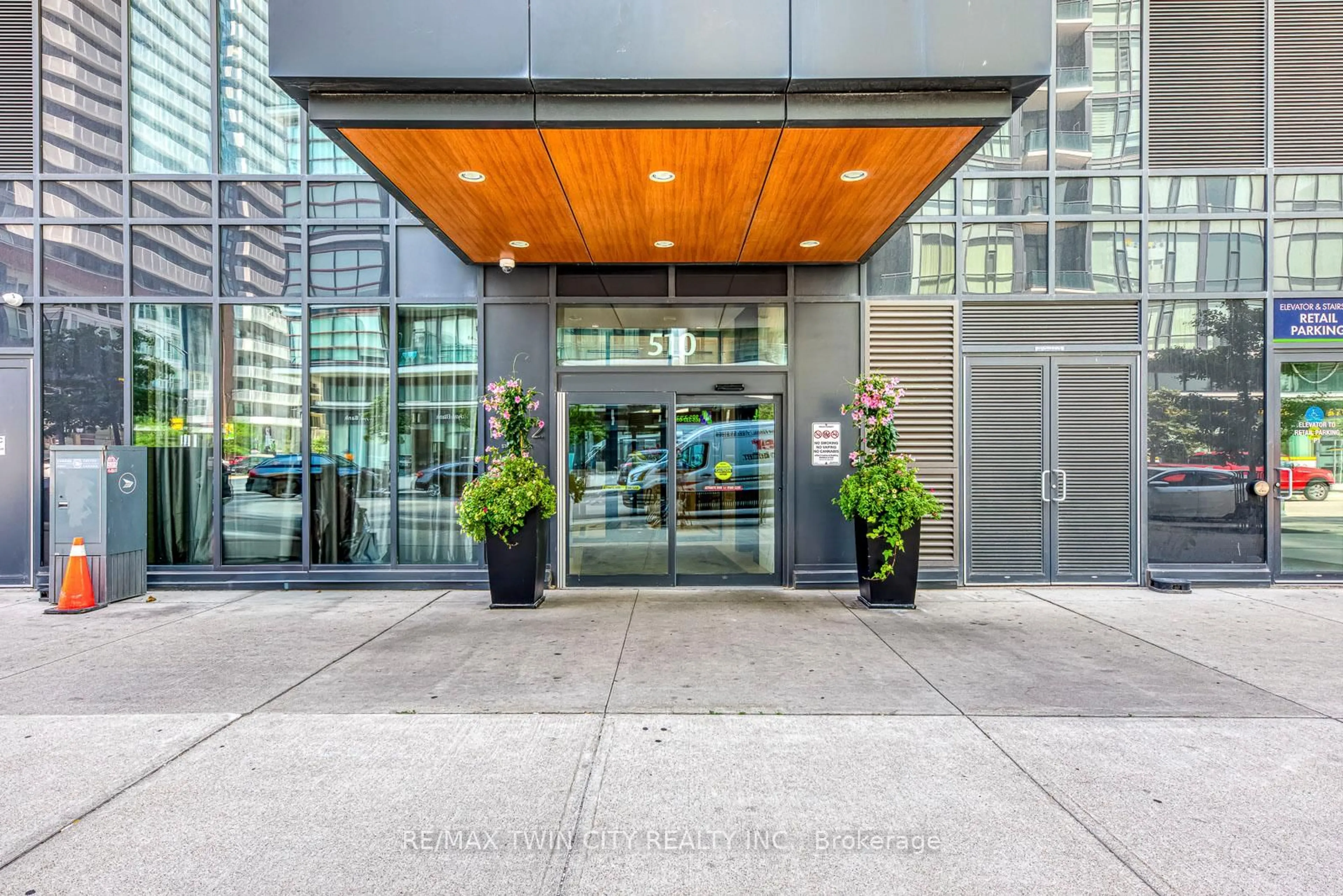 Indoor foyer for 510 Curran Pl #511, Mississauga Ontario L5B 0J8
