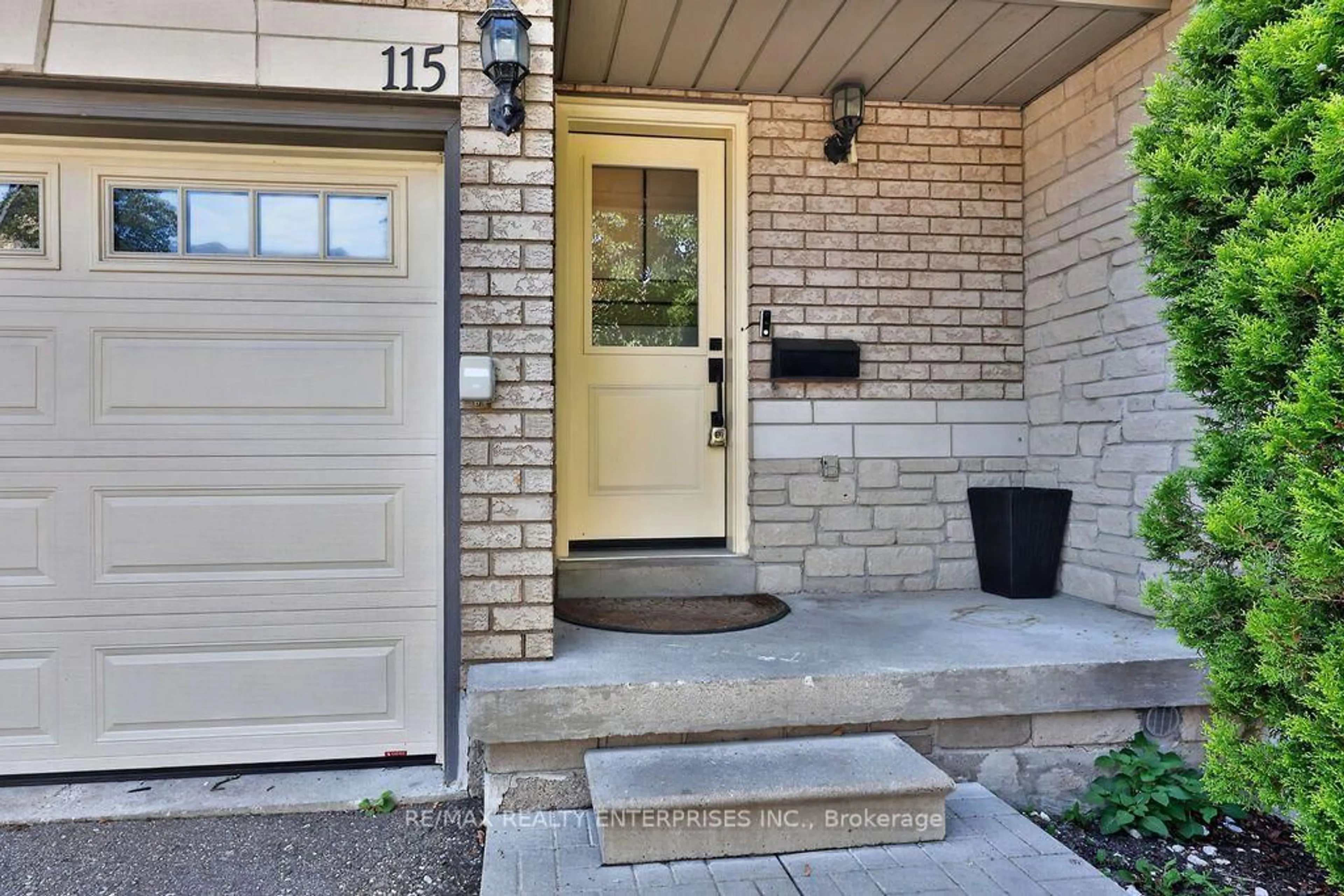 Indoor entryway for 455 Apache Crt #115, Mississauga Ontario L4Z 3W8