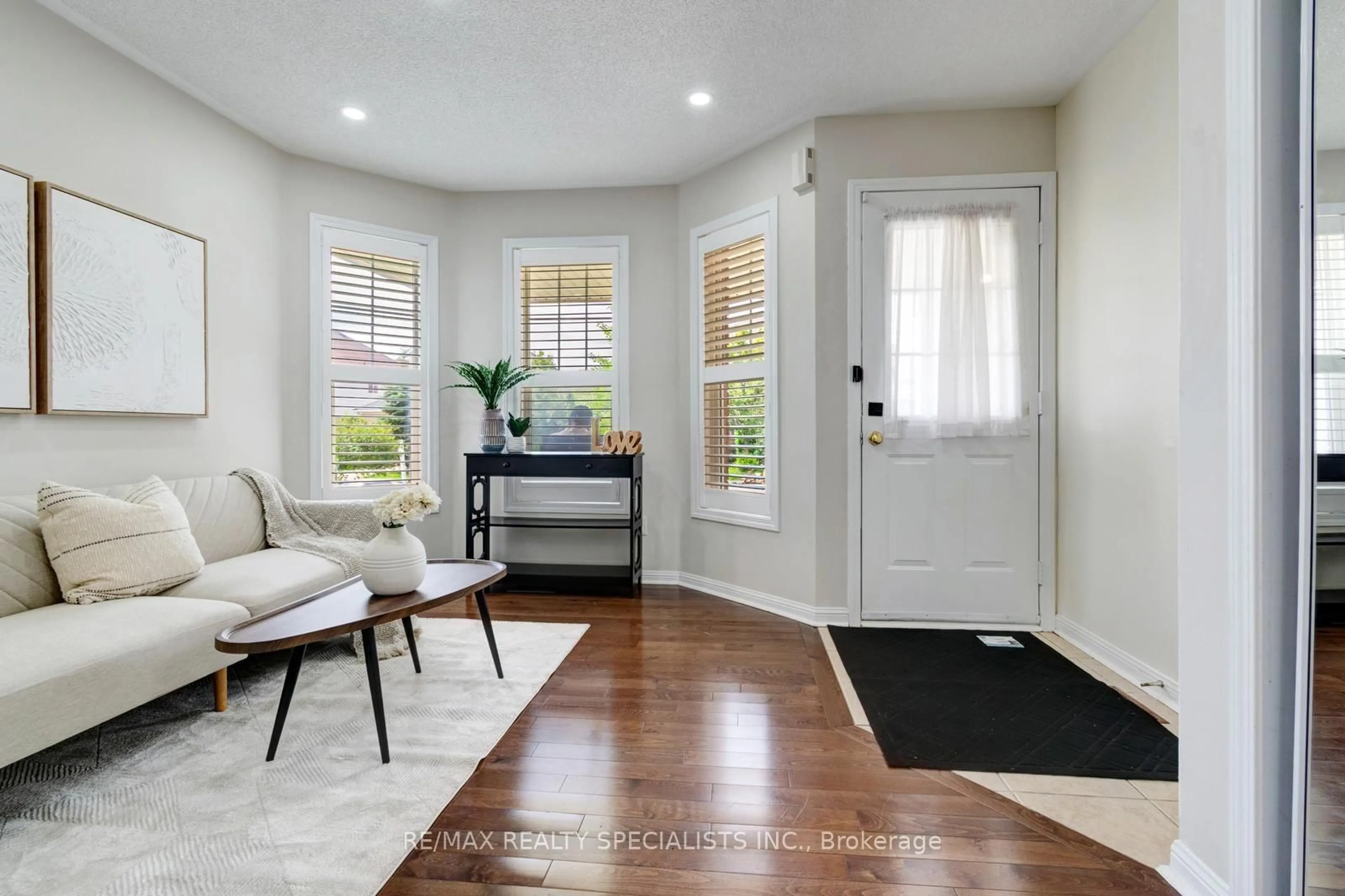 Indoor entryway for 38 Sweetwood Circ, Brampton Ontario L7A 2X7