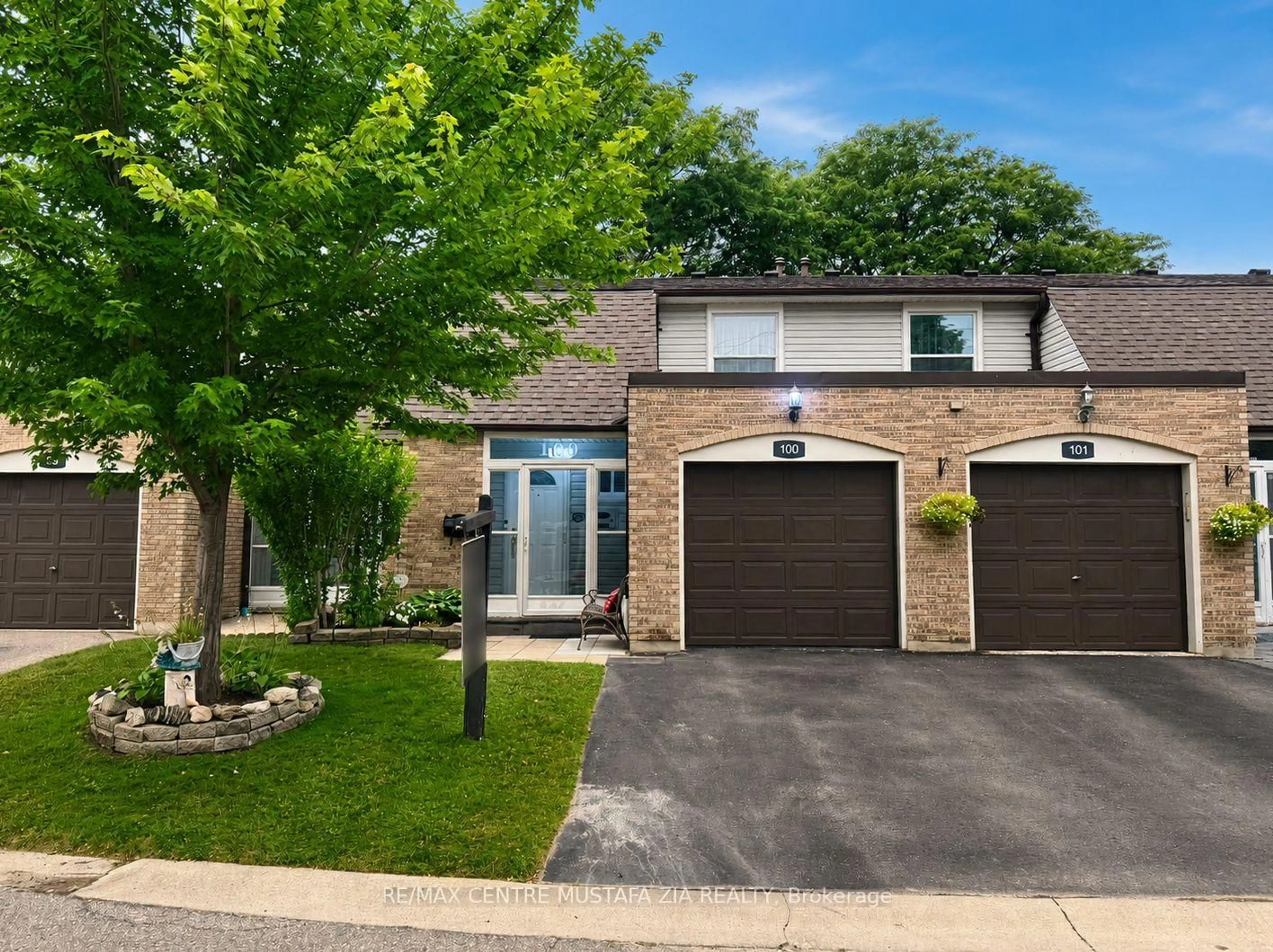 Home with brick exterior material, street for 2440 Bromsgrove Rd #100, Mississauga Ontario L5J 4J7