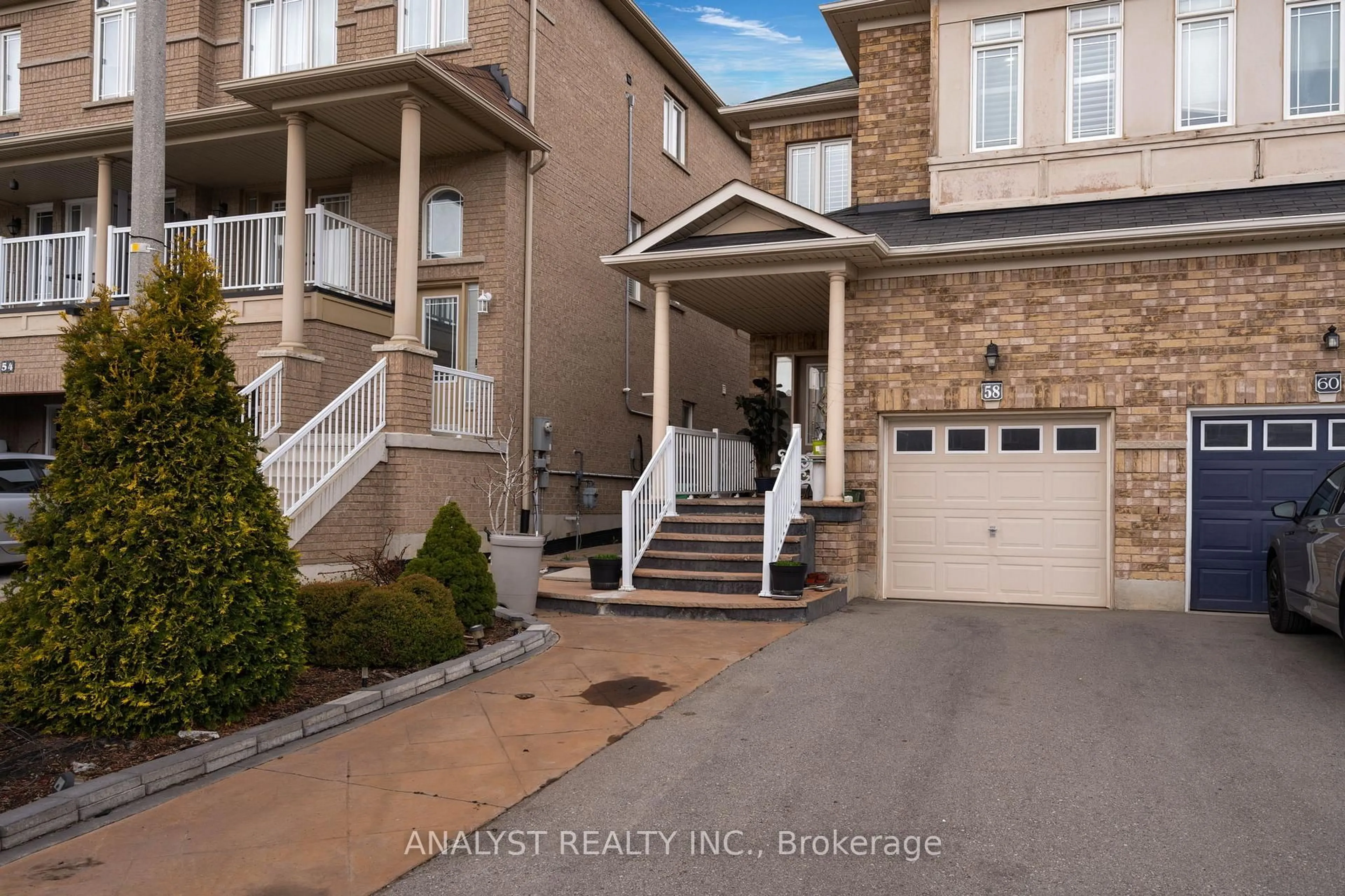 Indoor entryway for 58 Saint Grace Crt, Brampton Ontario L6P 3B9
