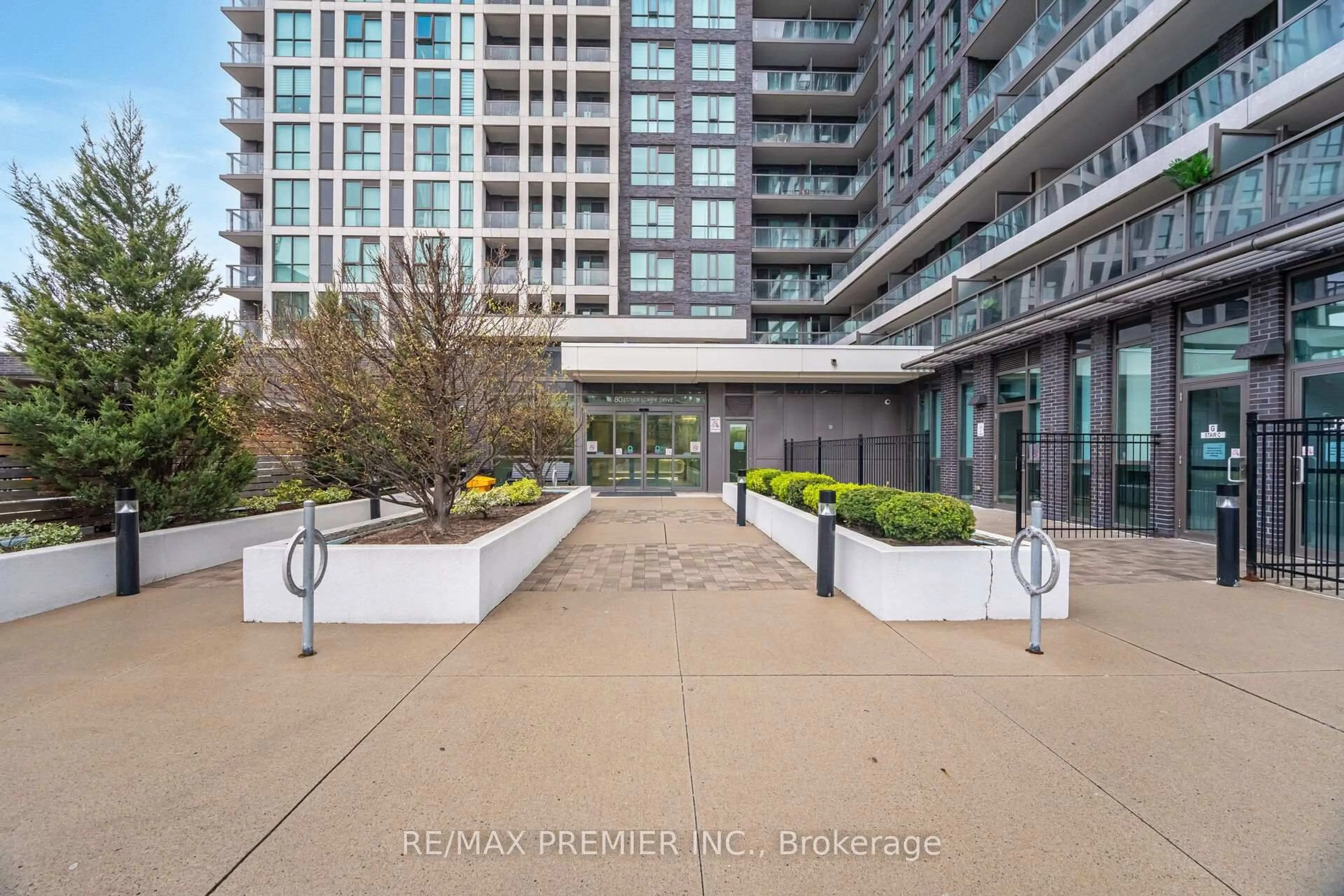 Indoor foyer for 80 Esther Lorrie Dr #312, Toronto Ontario M9W 0C6