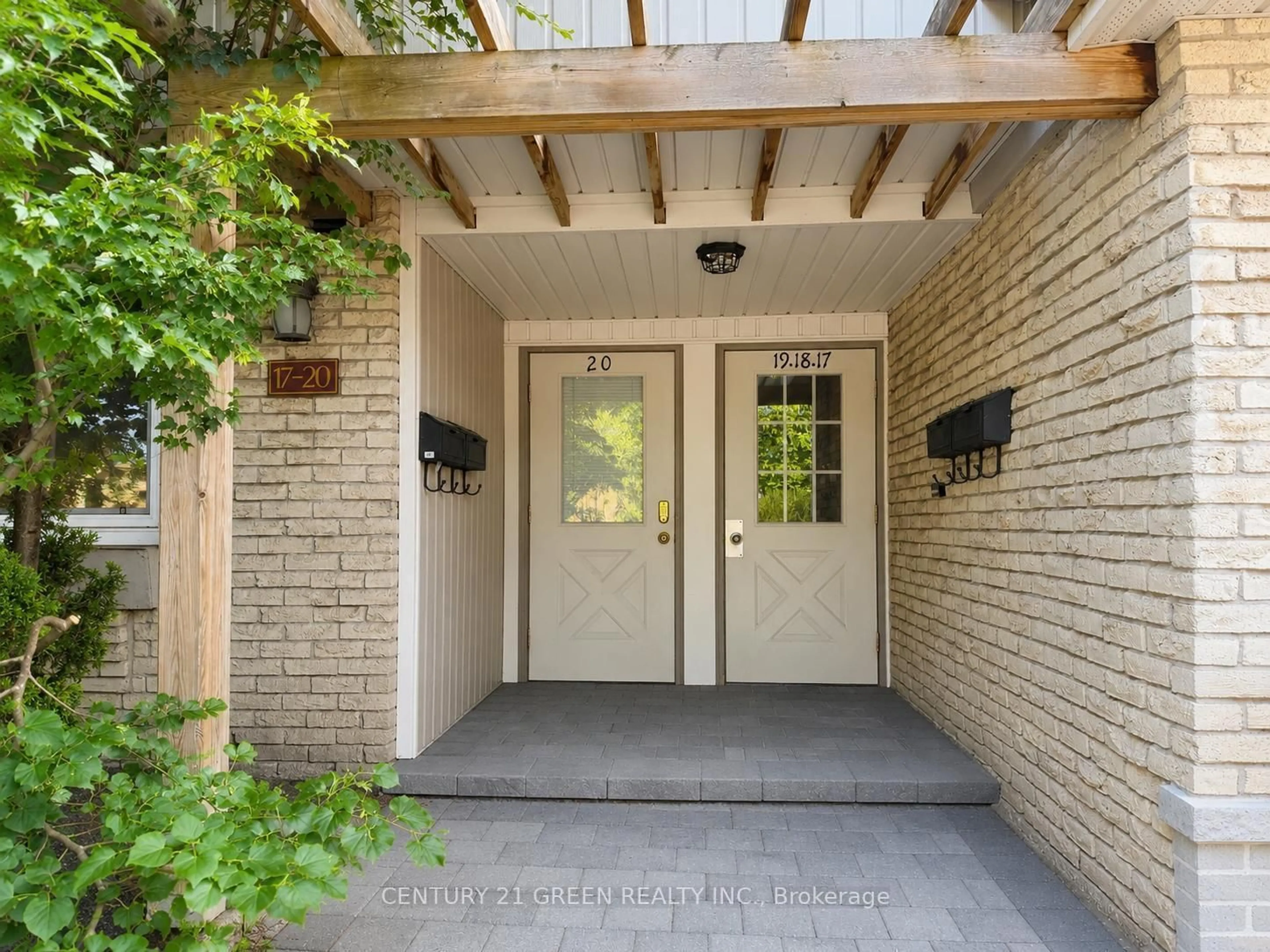 Indoor entryway for 6777 Formentera Ave #18, Mississauga Ontario L5N 2M3