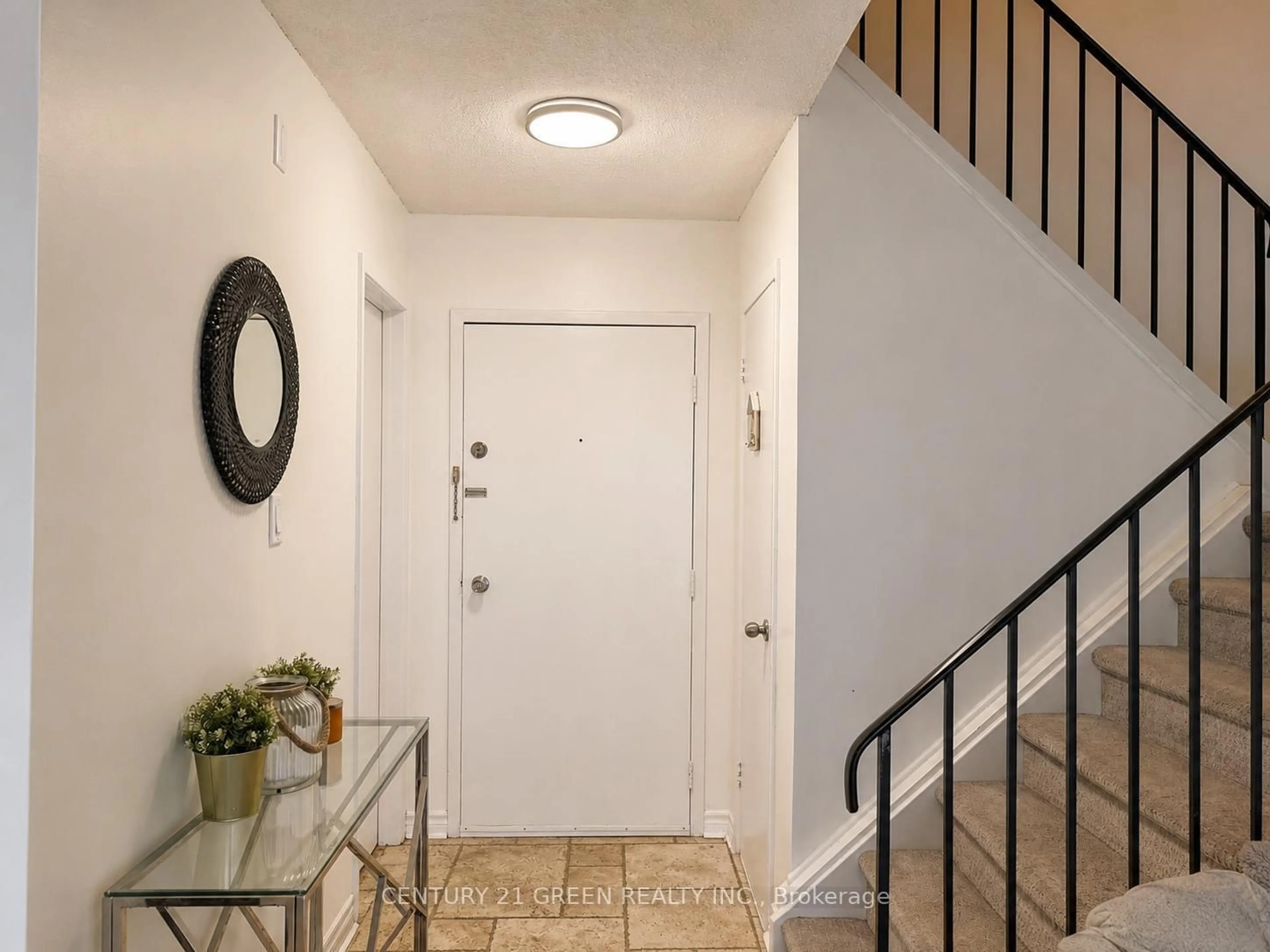 Indoor entryway for 6777 Formentera Ave #18, Mississauga Ontario L5N 2M3
