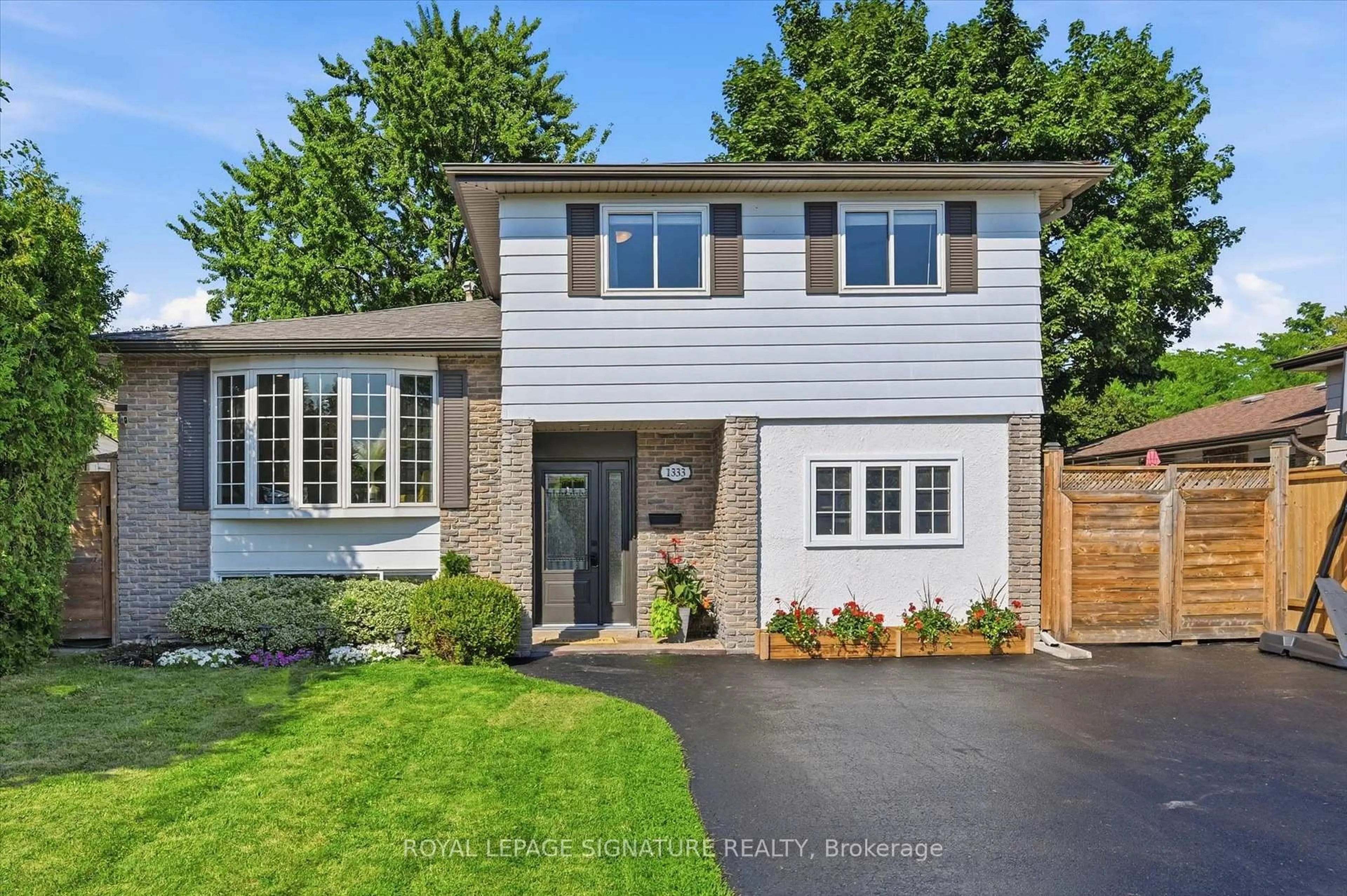 Home with brick exterior material, street for 1333 Woodvale Pl, Burlington Ontario L7M 1R2