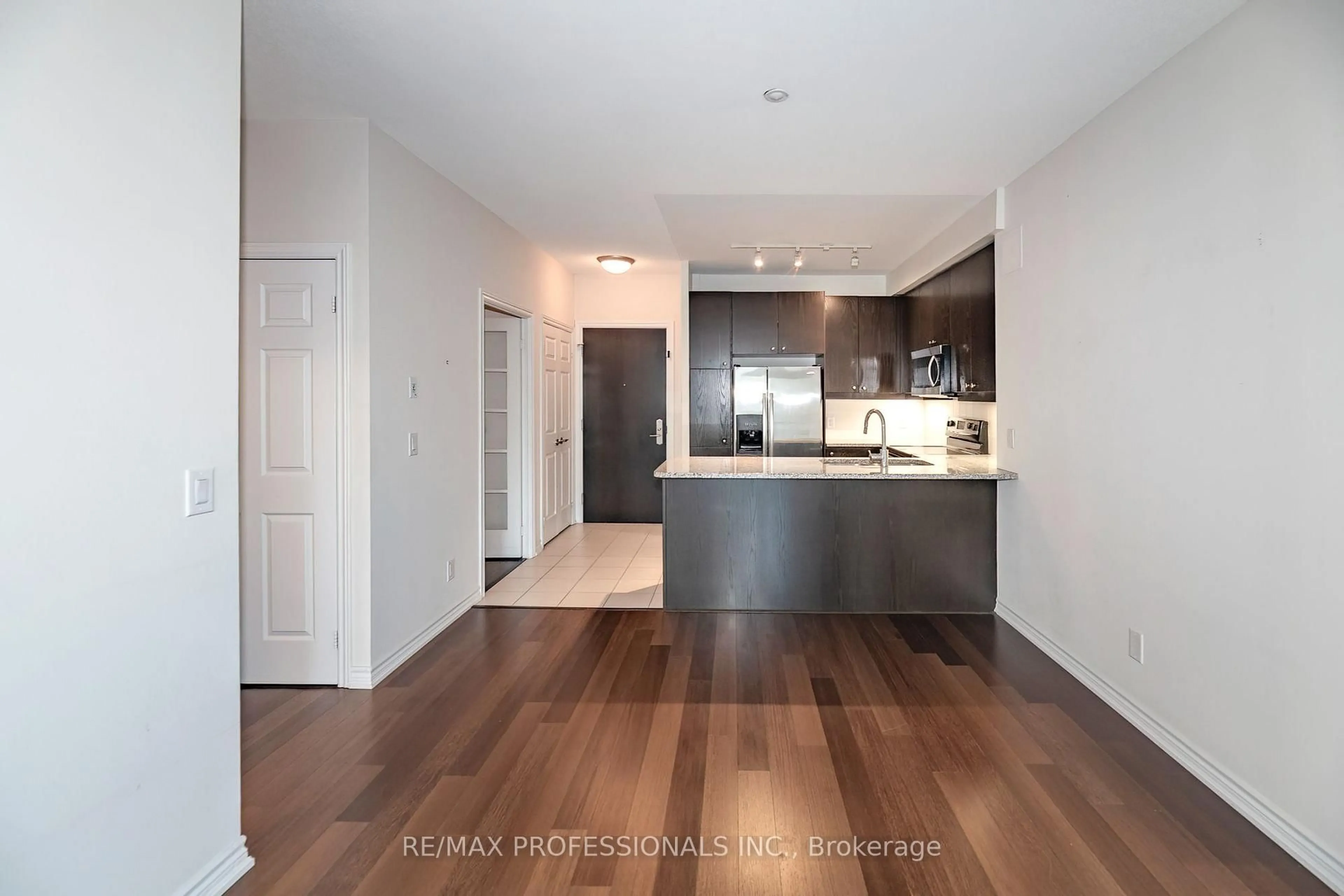 Unknown for 1135 Royal York Rd #312, Toronto Ontario M9A 0C3