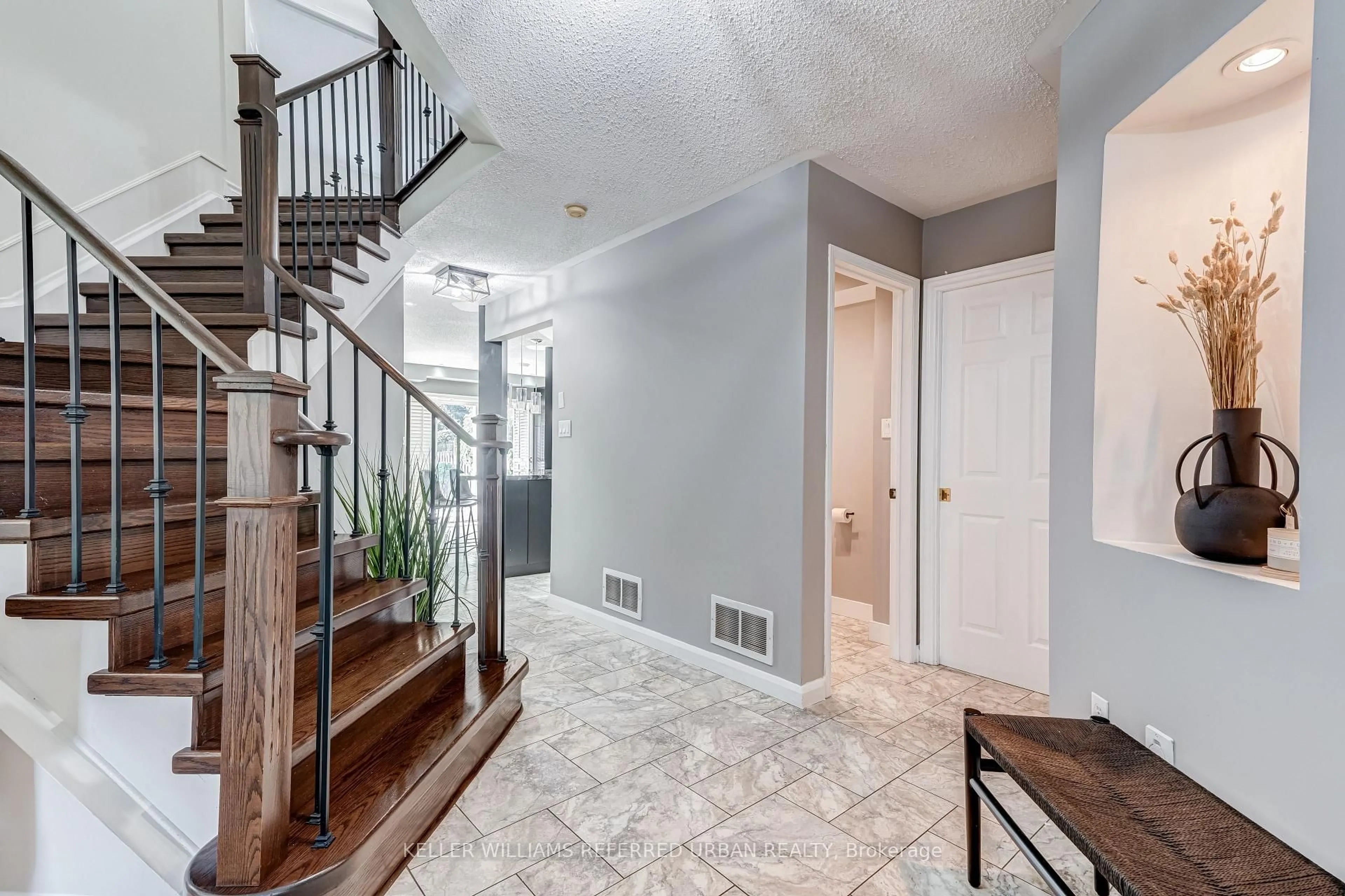 Indoor entryway for 9 Stone St, Halton Hills Ontario L7G 5W6
