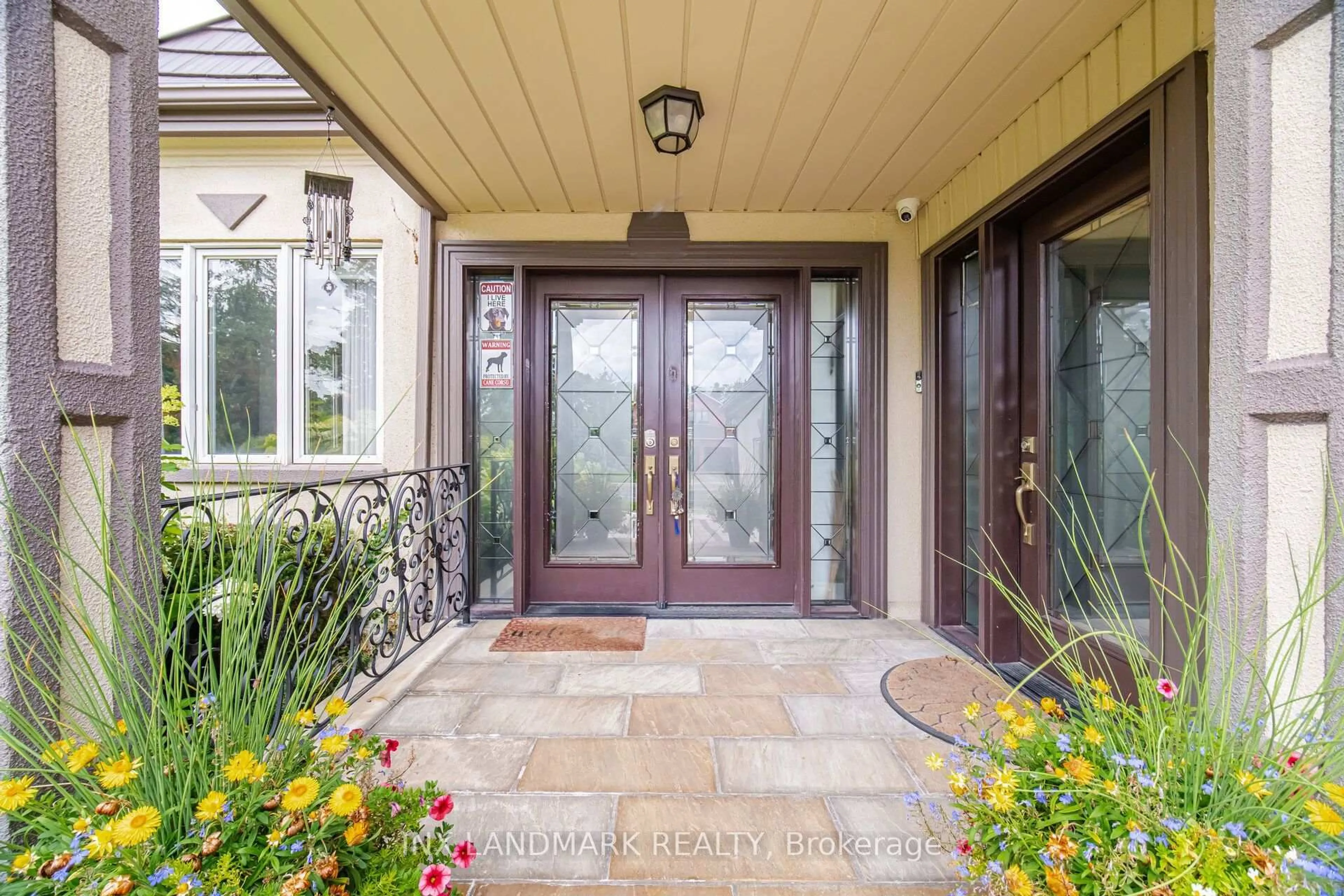 Indoor entryway for 1497 Bancroft Dr, Mississauga Ontario L5V 1M3