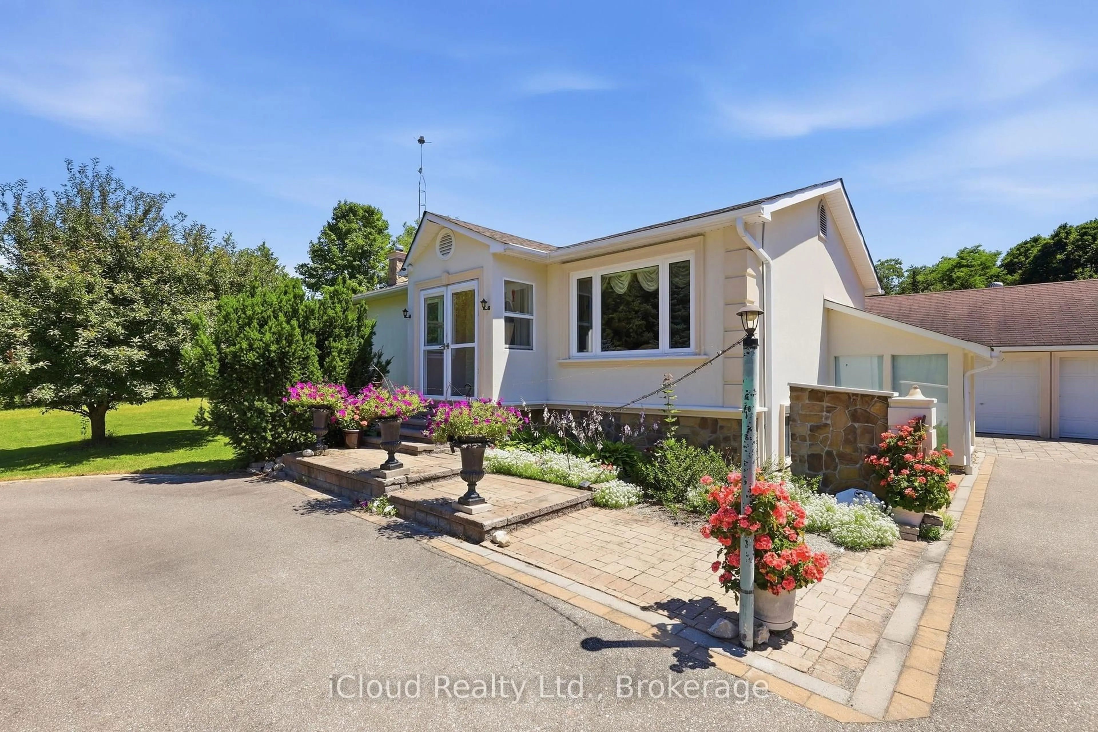 A pic from outside/outdoor area/front of a property/back of a property/a pic from drone, street for 4014 Twenty Sdrd, Milton Ontario N0B 2K0