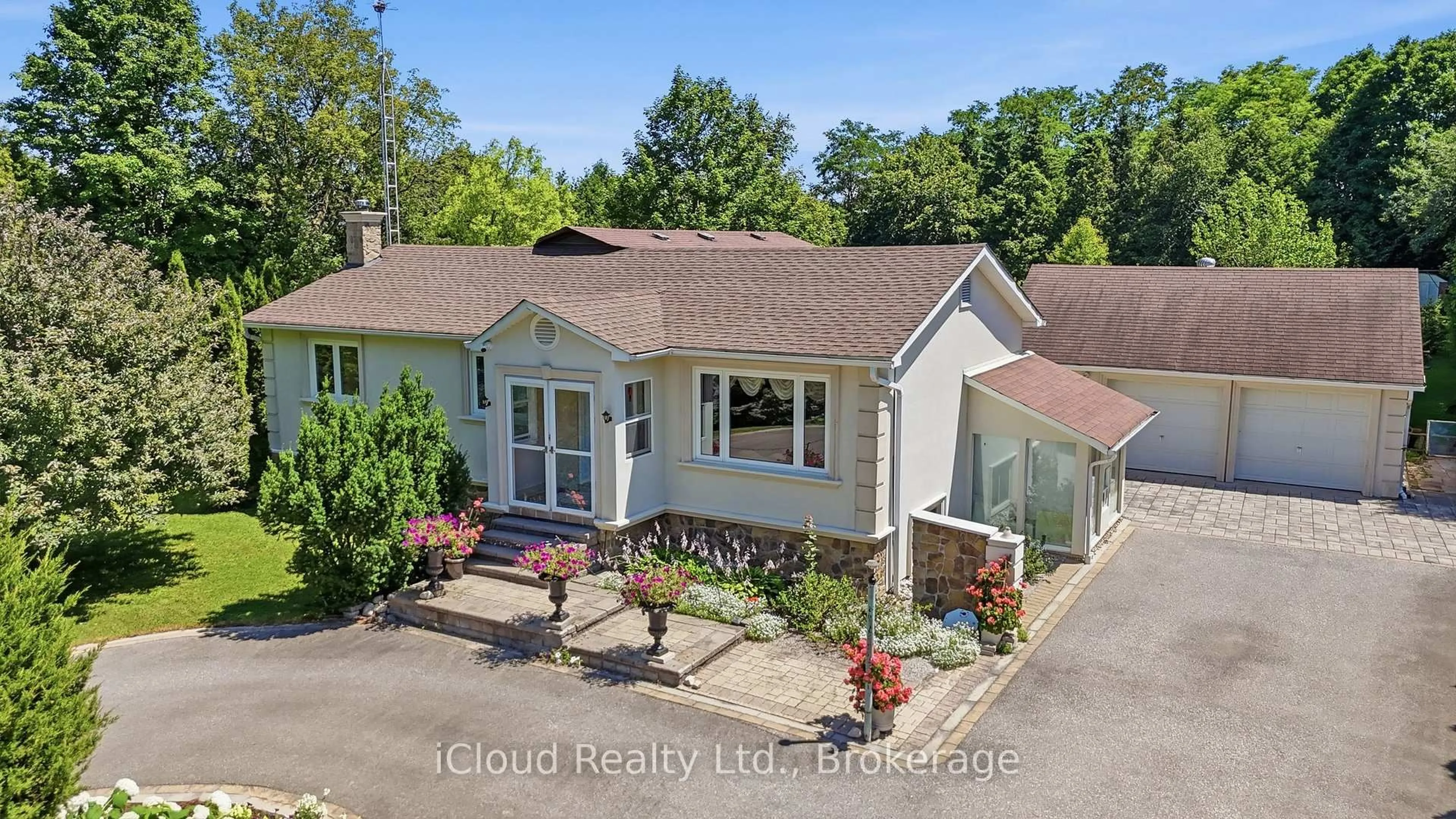 A pic from outside/outdoor area/front of a property/back of a property/a pic from drone, unknown for 4014 Twenty Sdrd, Milton Ontario N0B 2K0