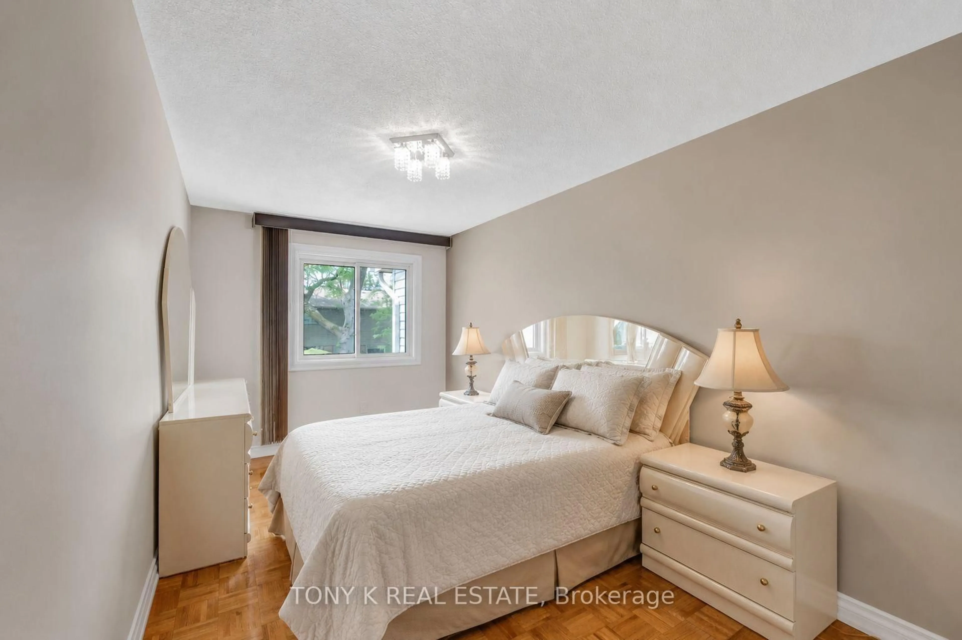 Bedroom with bed, unknown for 2035 Asta Dr #21, Mississauga Ontario L5A 3Y2