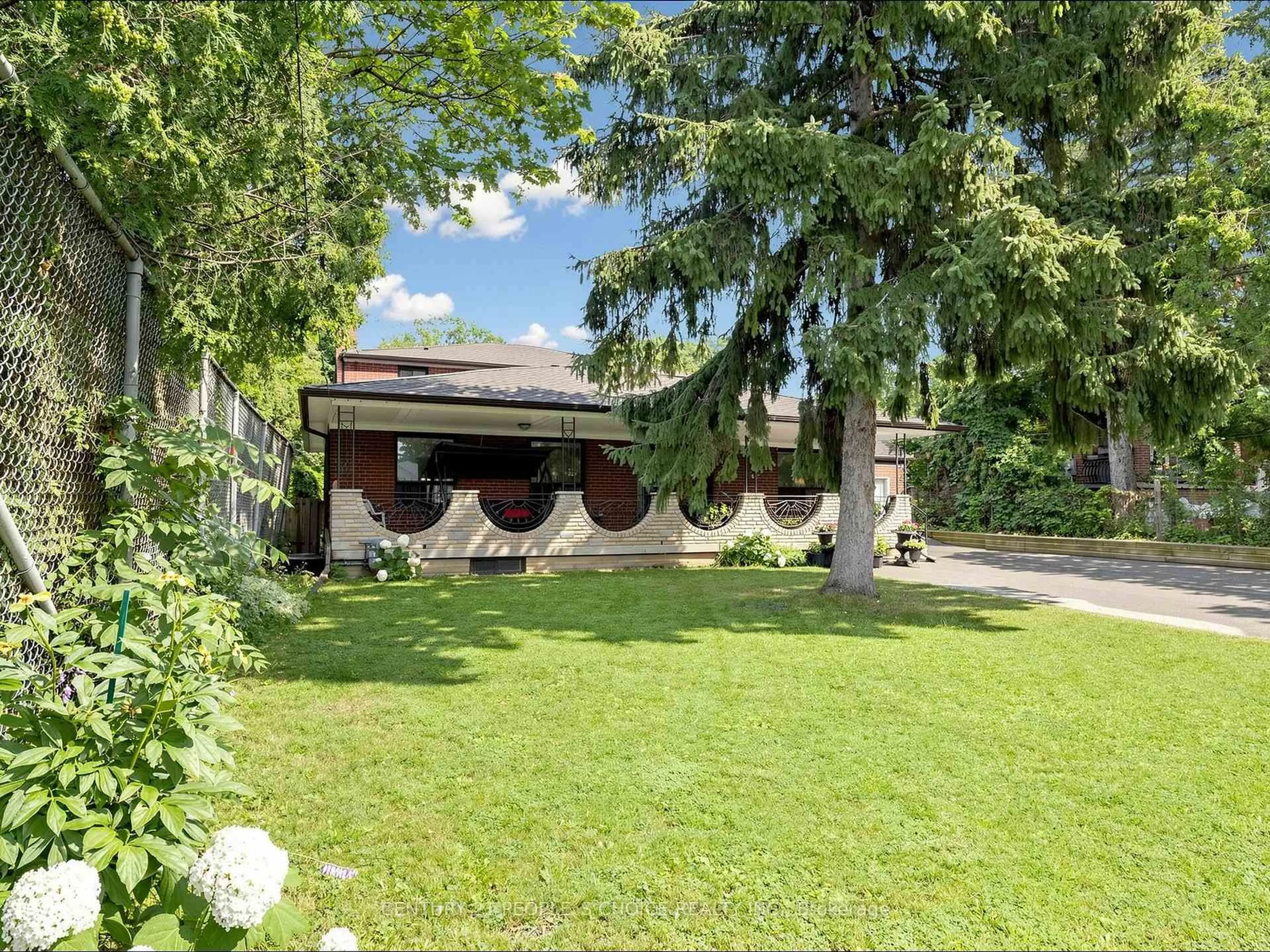 A pic from outside/outdoor area/front of a property/back of a property/a pic from drone, street for 76 Westona St, Toronto Ontario M9P 2Y3
