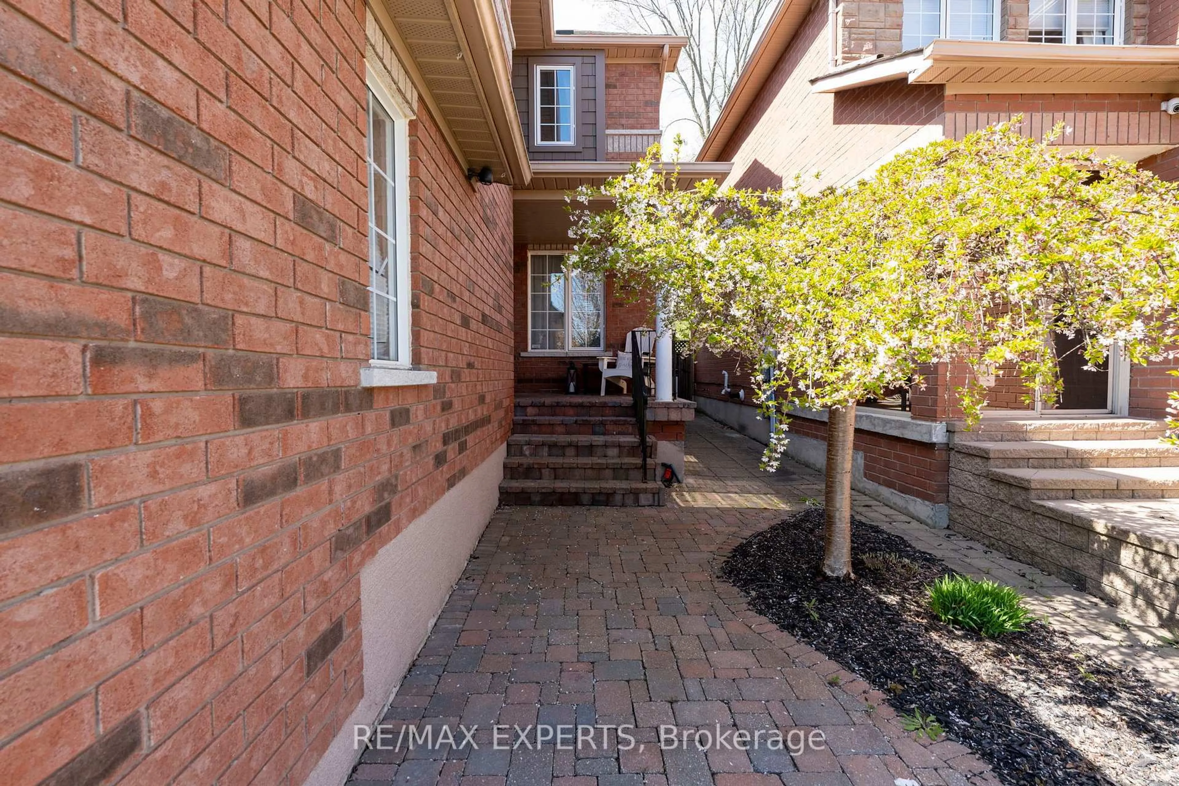 Home with brick exterior material, street for 28 Crestridge Dr, Caledon Ontario L7E 2T7